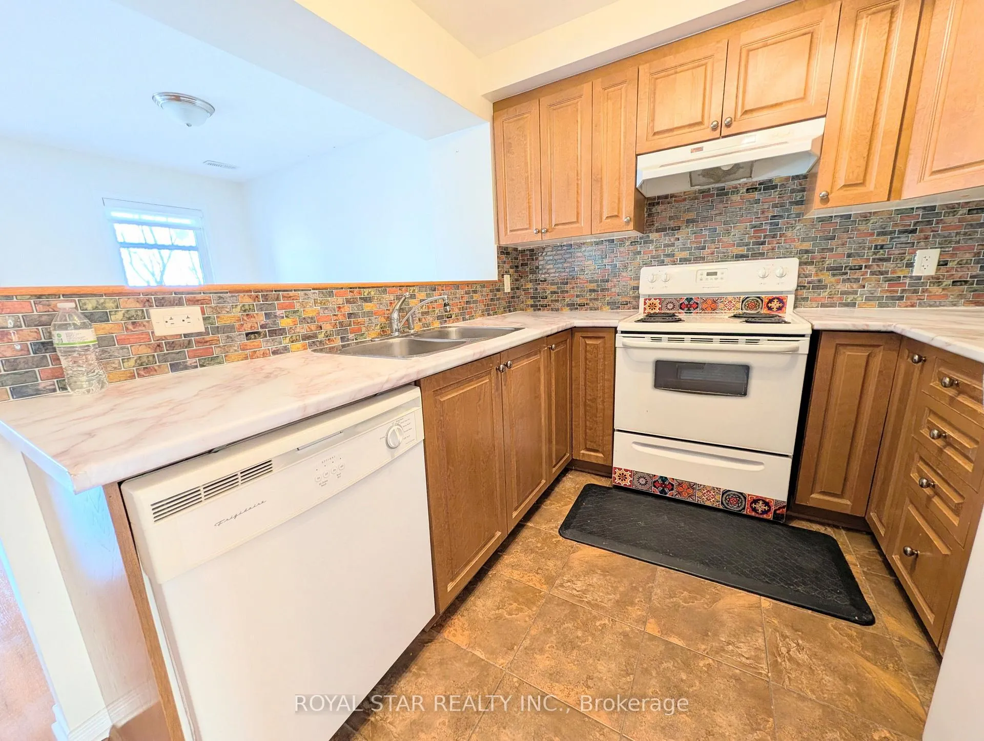 Photo 7 of 241 Keltie Private, Ottawa, Barrhaven - Longfields — HOMEH