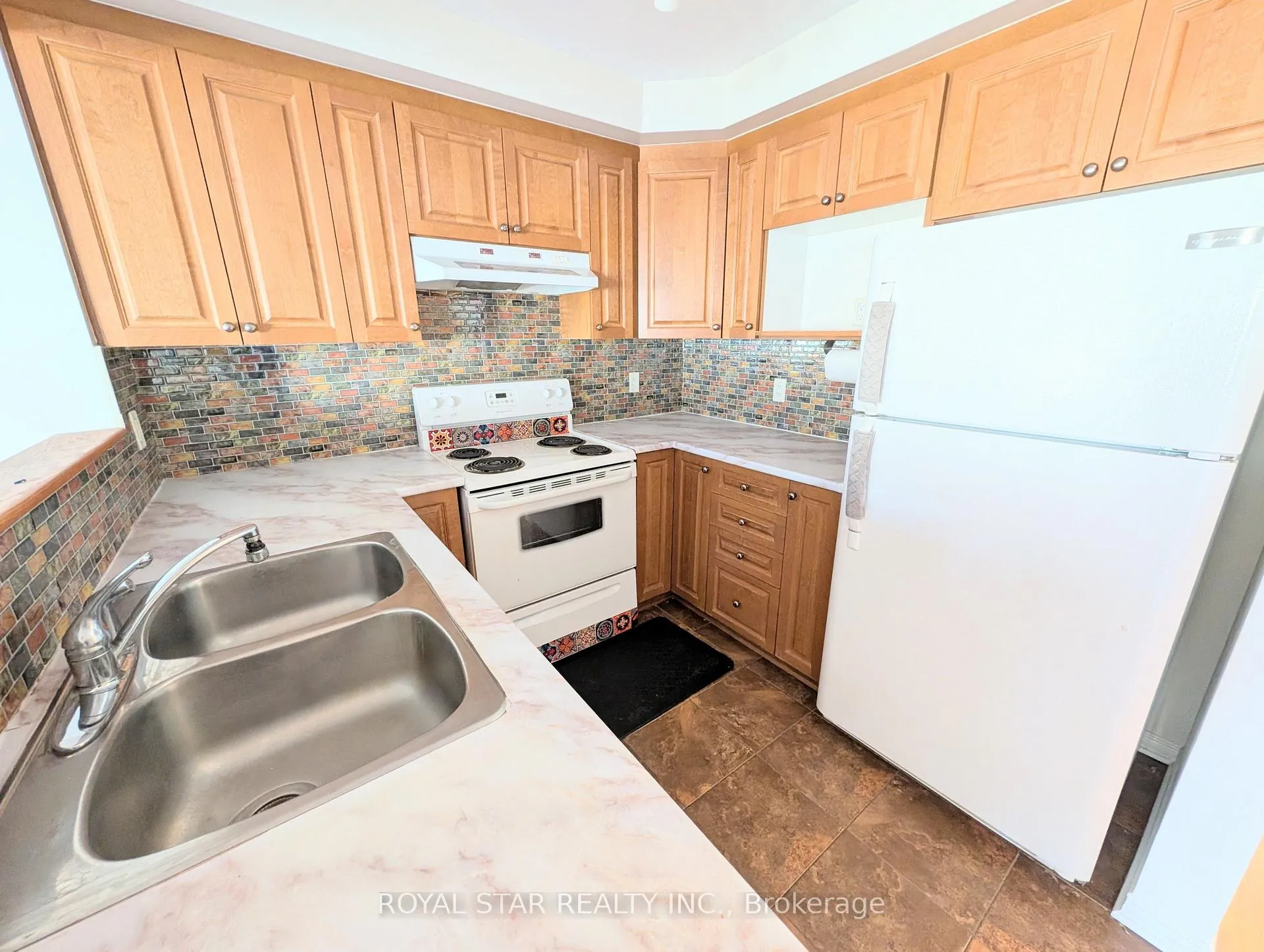Photo 9 of 241 Keltie Private, Ottawa, Barrhaven - Longfields — HOMEH