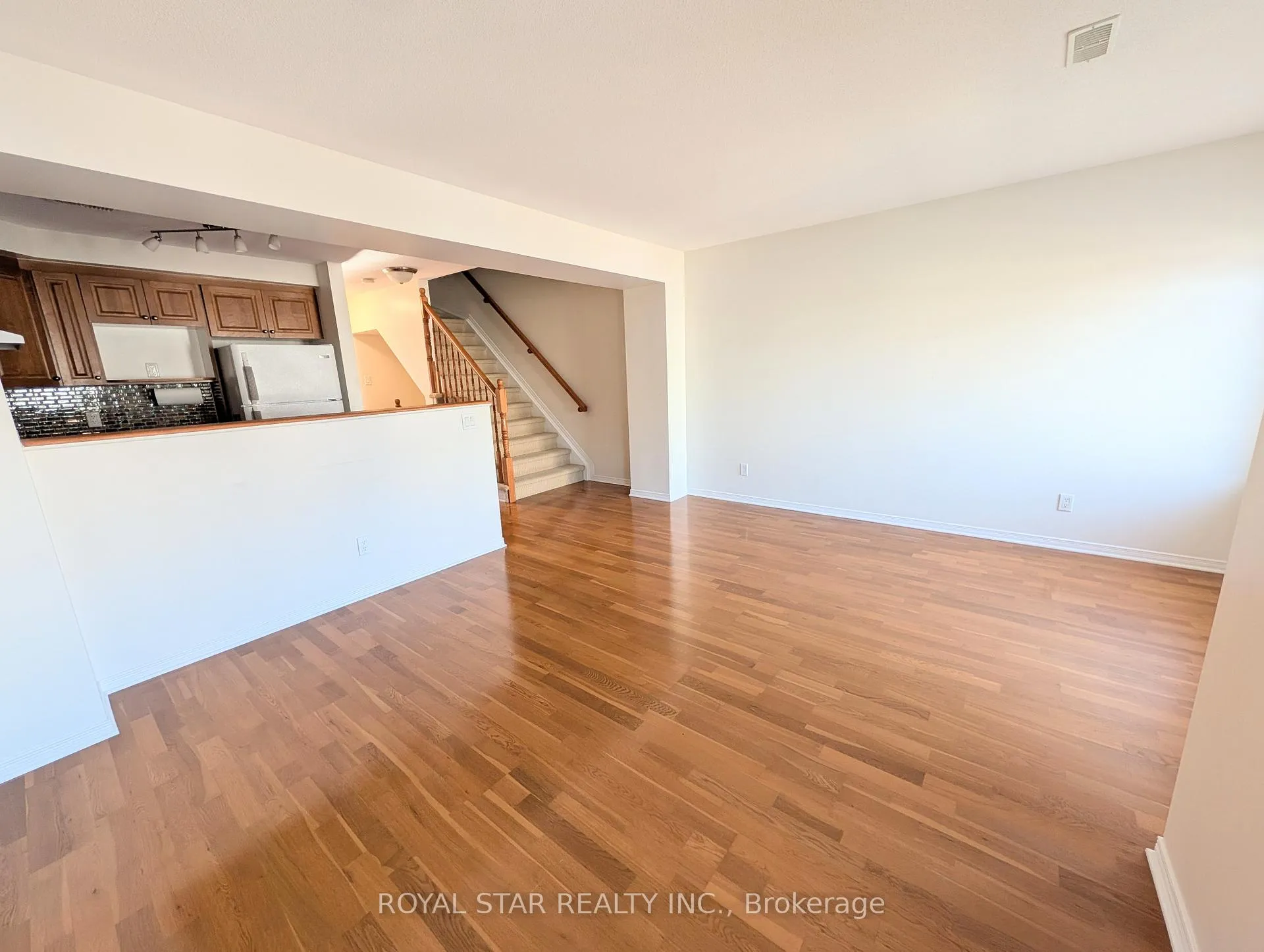 Photo 12 of 241 Keltie Private, Ottawa, Barrhaven - Longfields — HOMEH