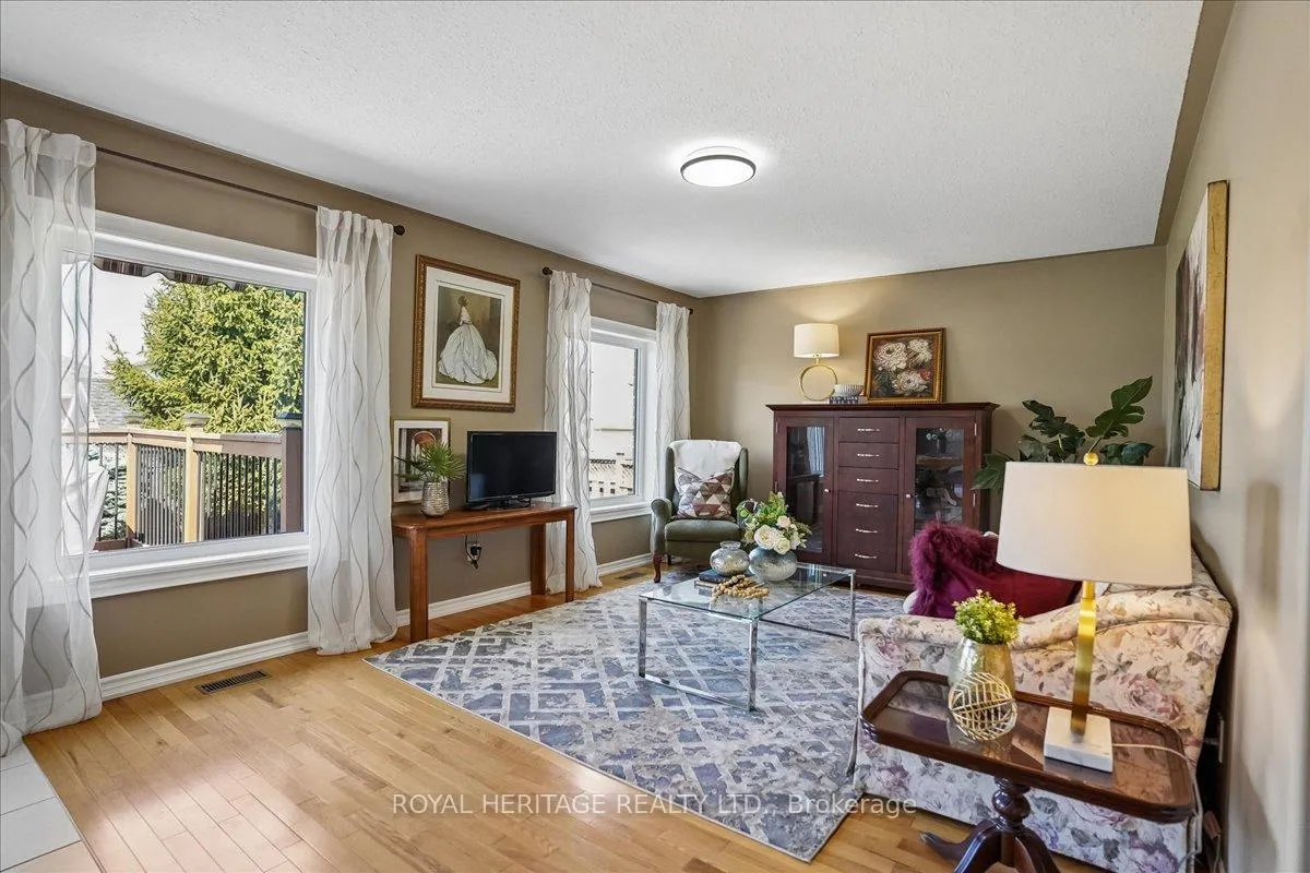 Photo 5 of 38 Bingham Gate, Clarington, Courtice — HOMEH