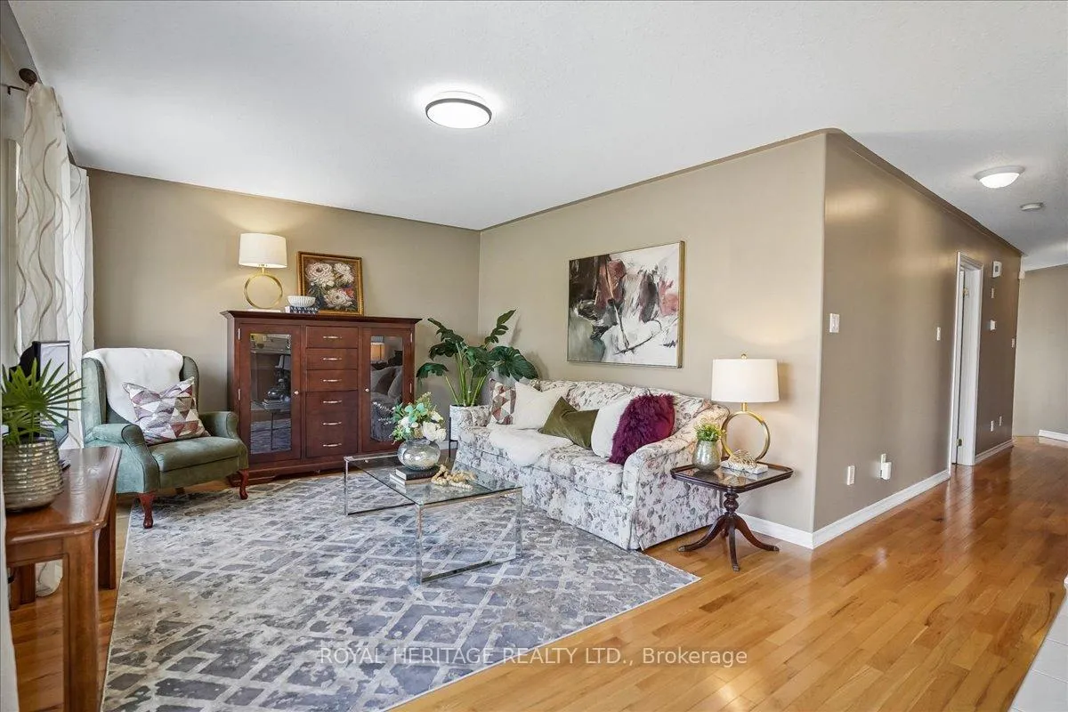 Photo 6 of 38 Bingham Gate, Clarington, Courtice — HOMEH