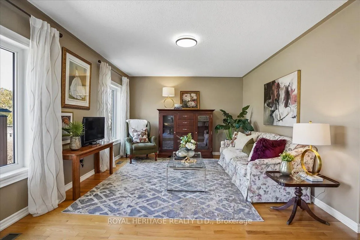 Photo 7 of 38 Bingham Gate, Clarington, Courtice — HOMEH