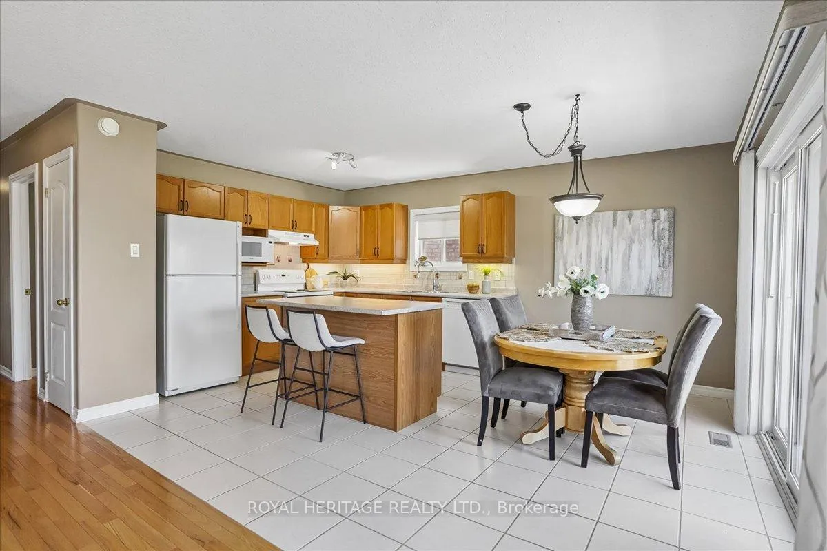 Photo 9 of 38 Bingham Gate, Clarington, Courtice — HOMEH