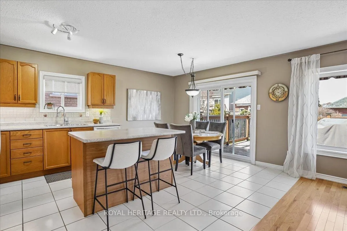 Photo 10 of 38 Bingham Gate, Clarington, Courtice — HOMEH