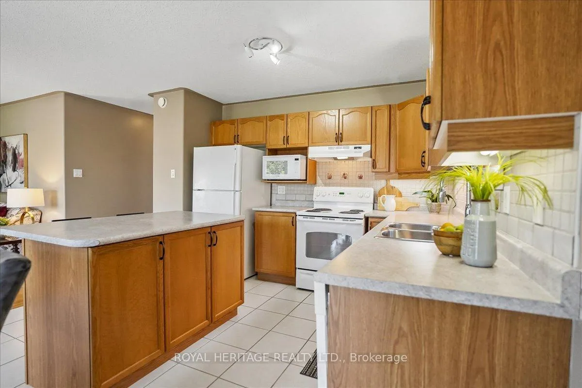 Photo 11 of 38 Bingham Gate, Clarington, Courtice — HOMEH