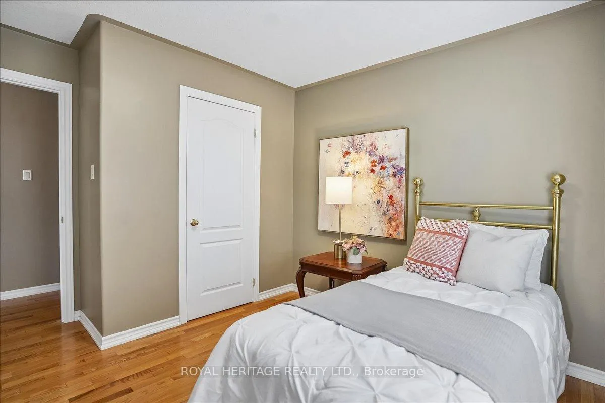 Photo 18 of 38 Bingham Gate, Clarington, Courtice — HOMEH