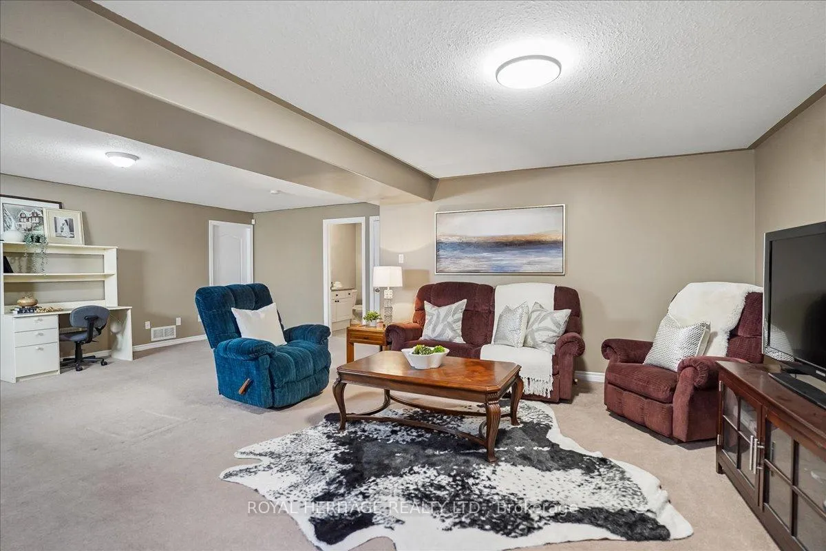 Photo 23 of 38 Bingham Gate, Clarington, Courtice — HOMEH