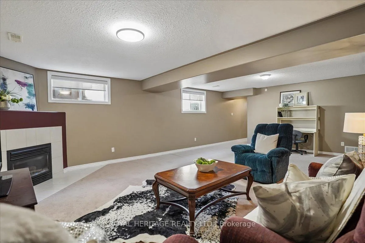 Photo 24 of 38 Bingham Gate, Clarington, Courtice — HOMEH