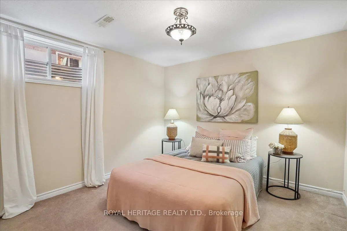 Photo 25 of 38 Bingham Gate, Clarington, Courtice — HOMEH