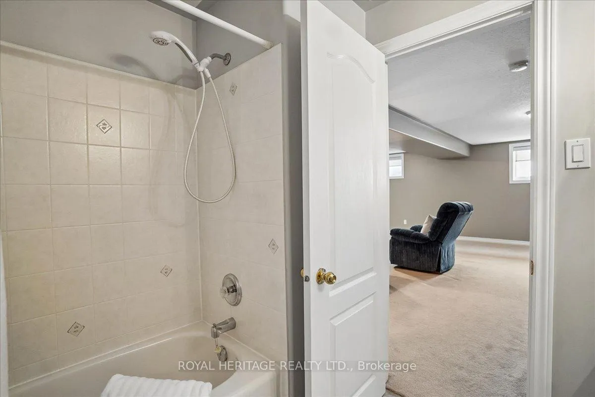 Photo 28 of 38 Bingham Gate, Clarington, Courtice — HOMEH
