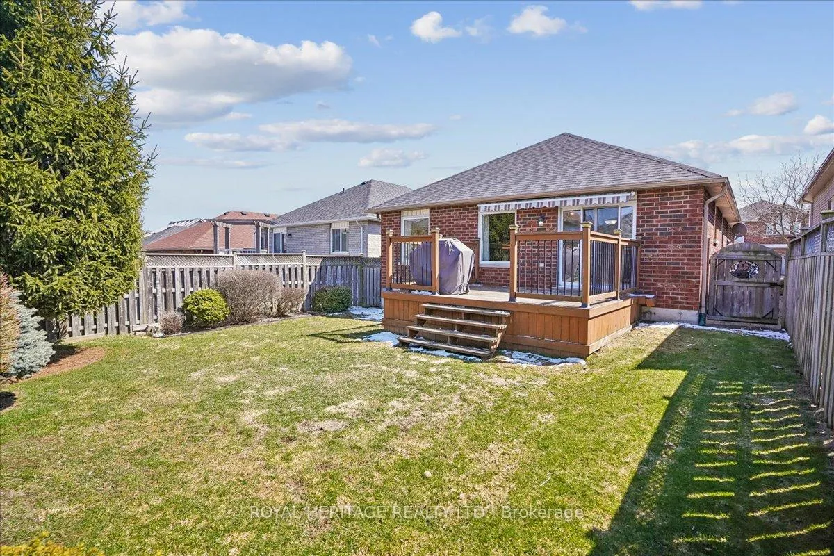 Photo 30 of 38 Bingham Gate, Clarington, Courtice — HOMEH