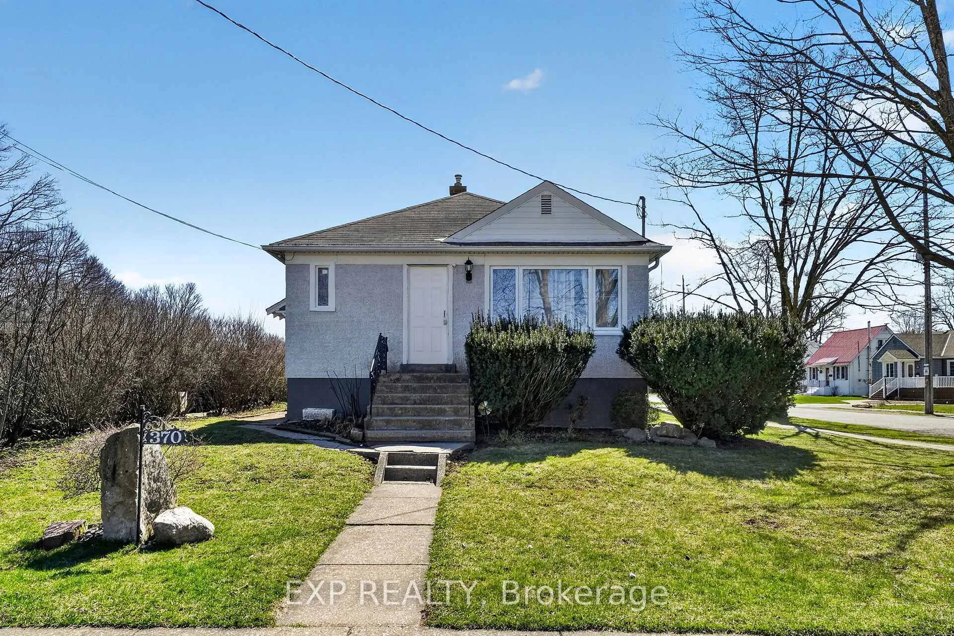 Front of 370 Clarence Street