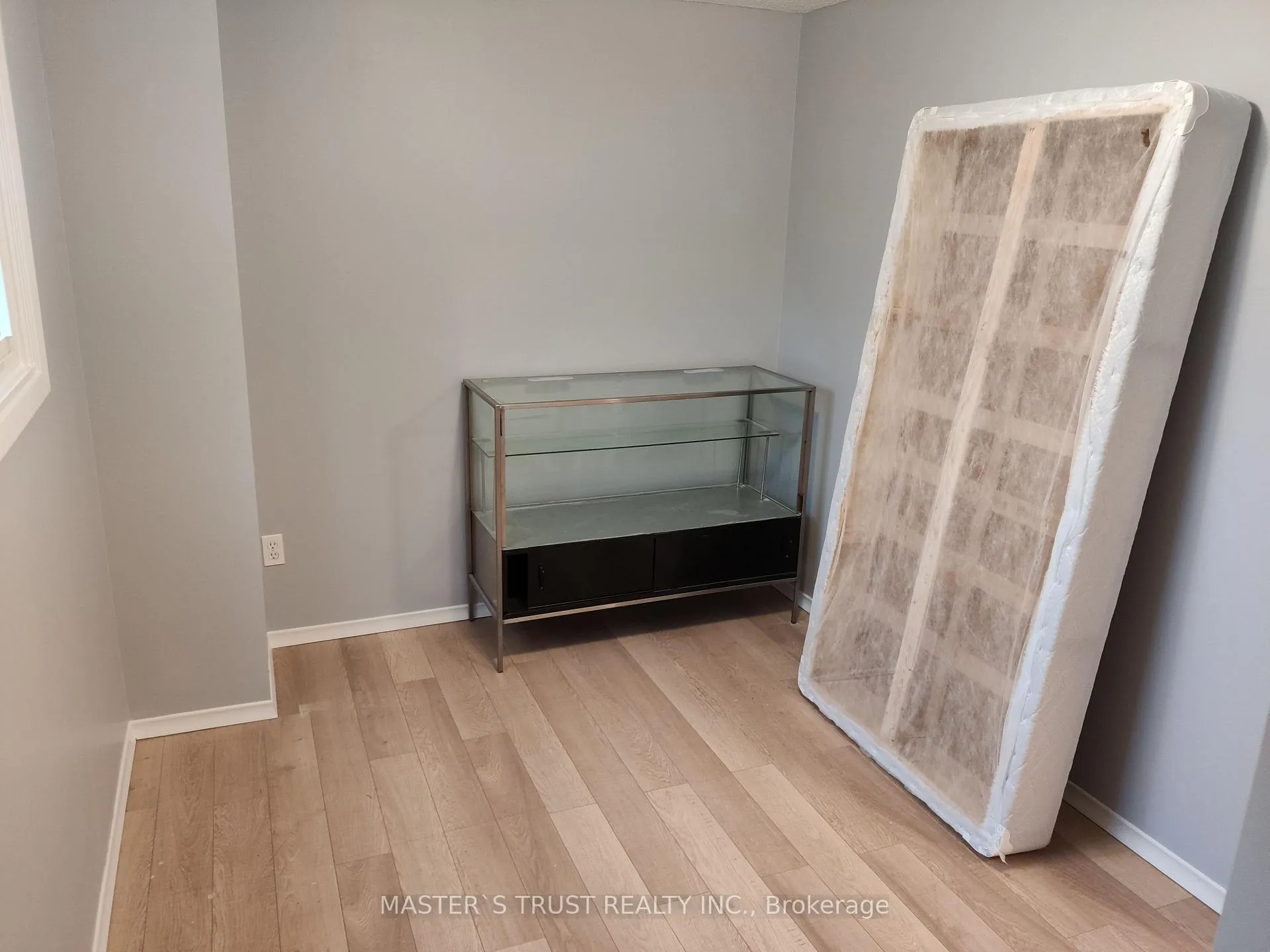 Photo 8 of 360 Imperial Road S, Guelph, Willow West/Sugarbush/West Acres — HOMEH