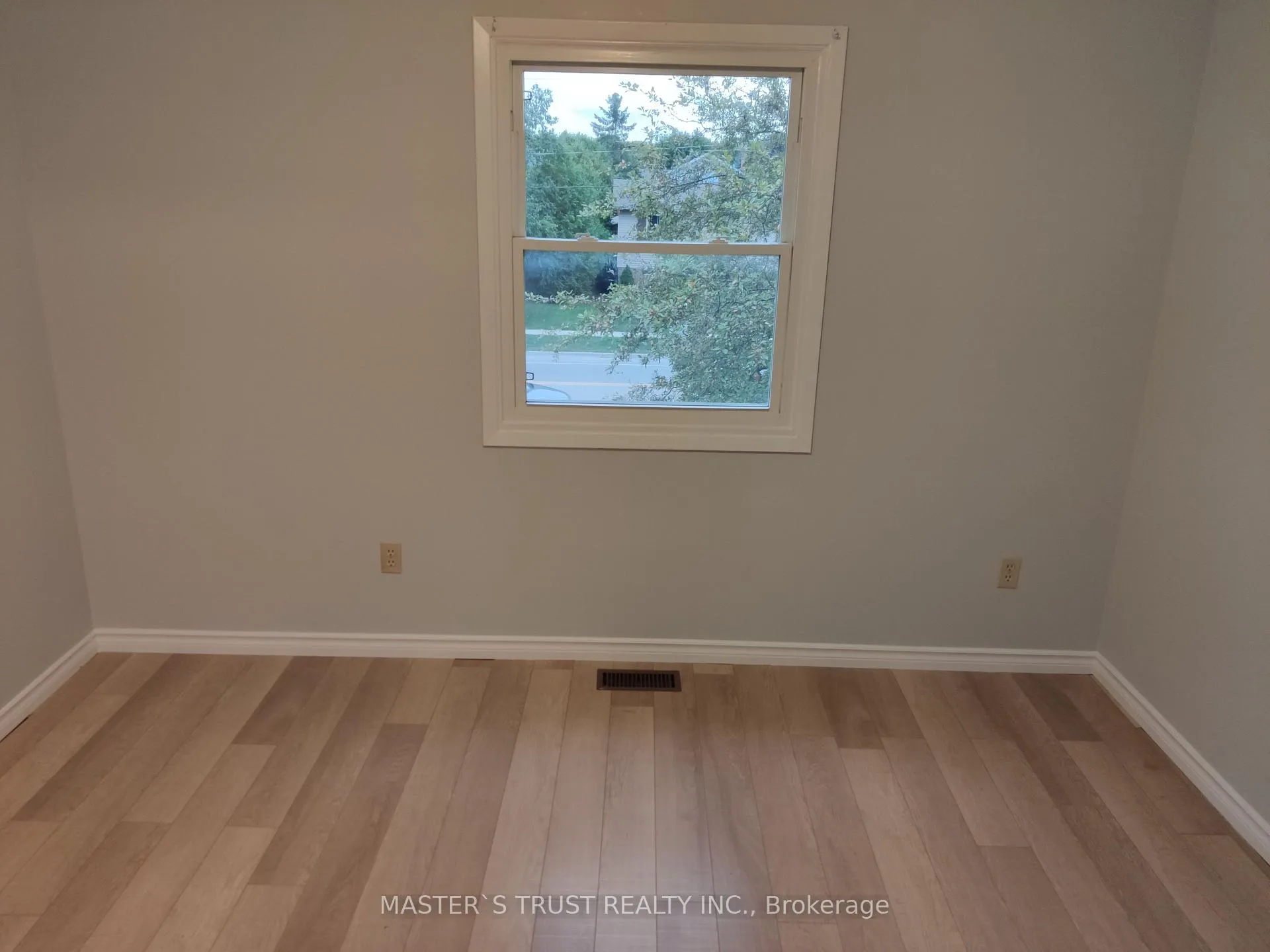 Photo 9 of 360 Imperial Road S, Guelph, Willow West/Sugarbush/West Acres — HOMEH