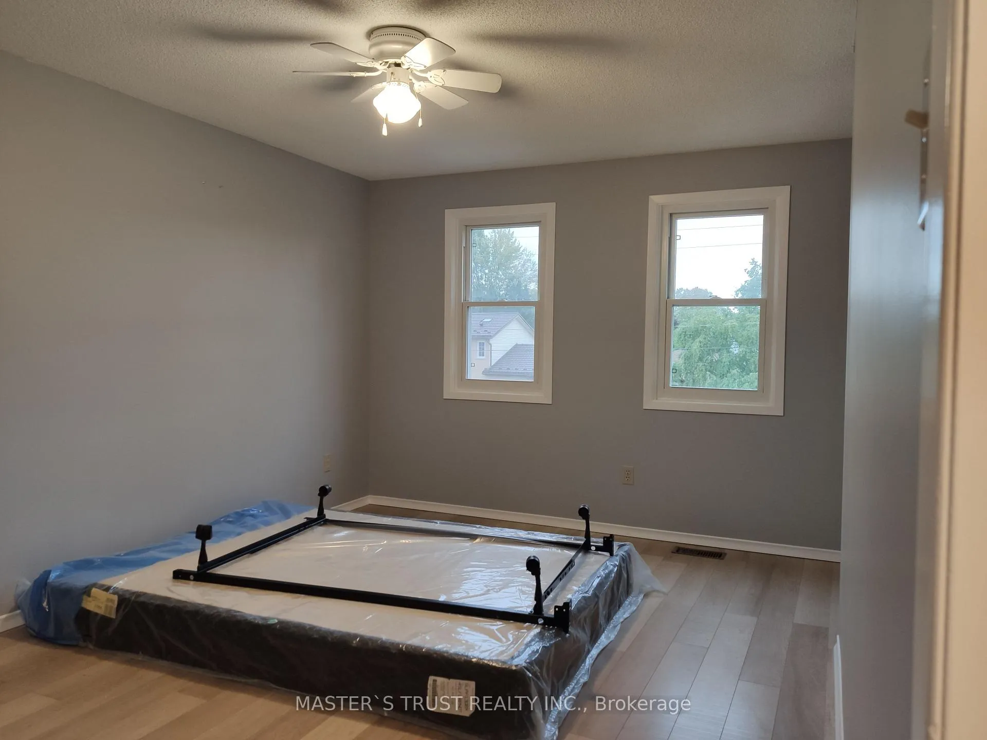 Photo 10 of 360 Imperial Road S, Guelph, Willow West/Sugarbush/West Acres — HOMEH