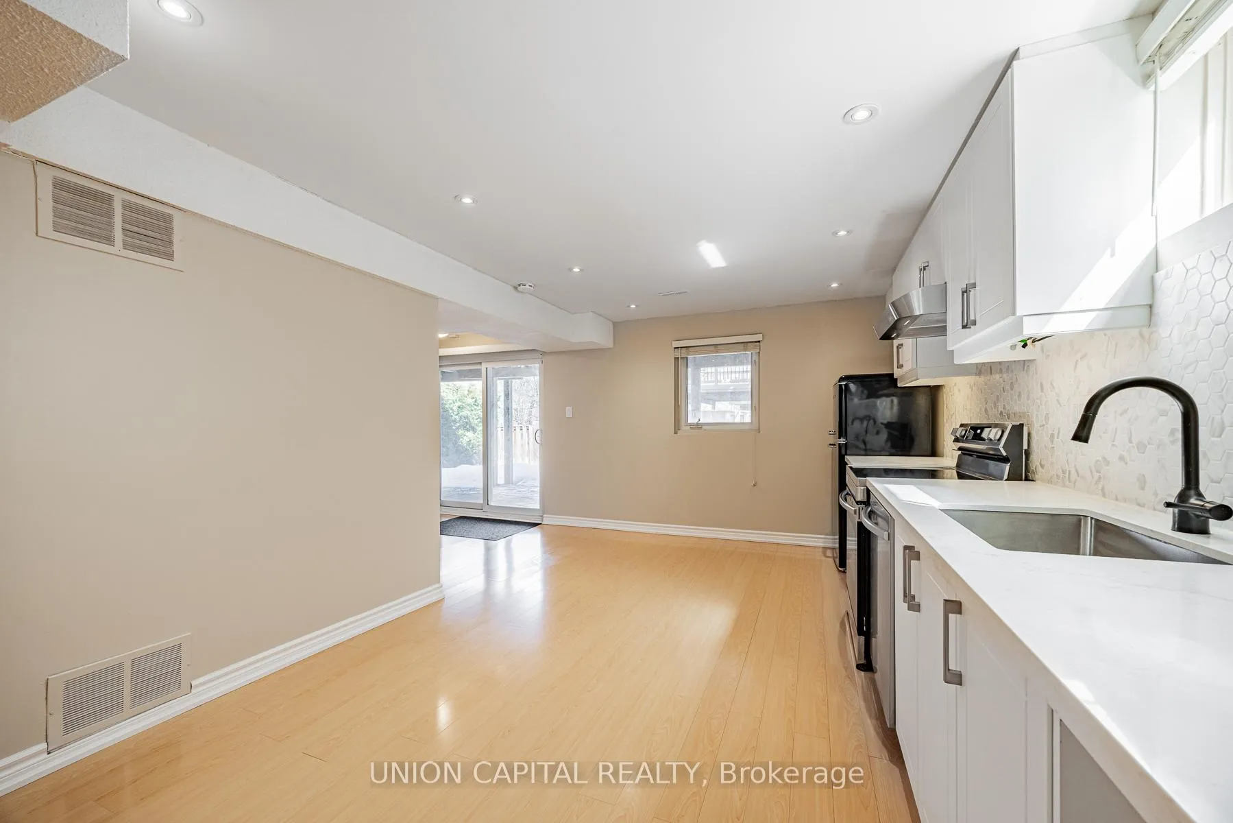 Photo 7 of Unit Bsmt, 21 Kings College Road, Markham, Aileen-Willowbrook — HOMEH