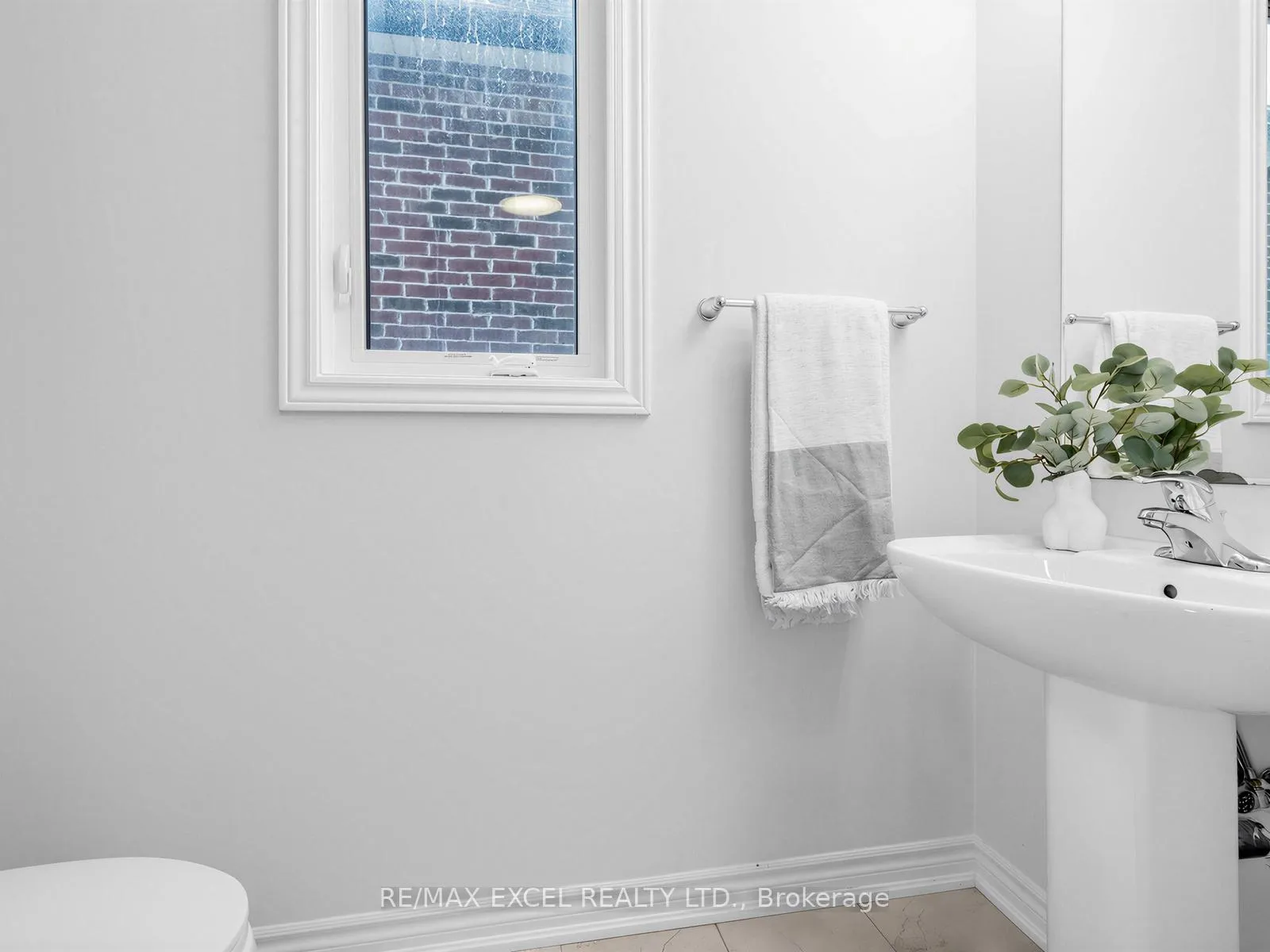 Photo 7 of 38 Navitas Crescent, Markham, Victoria Square — HOMEH