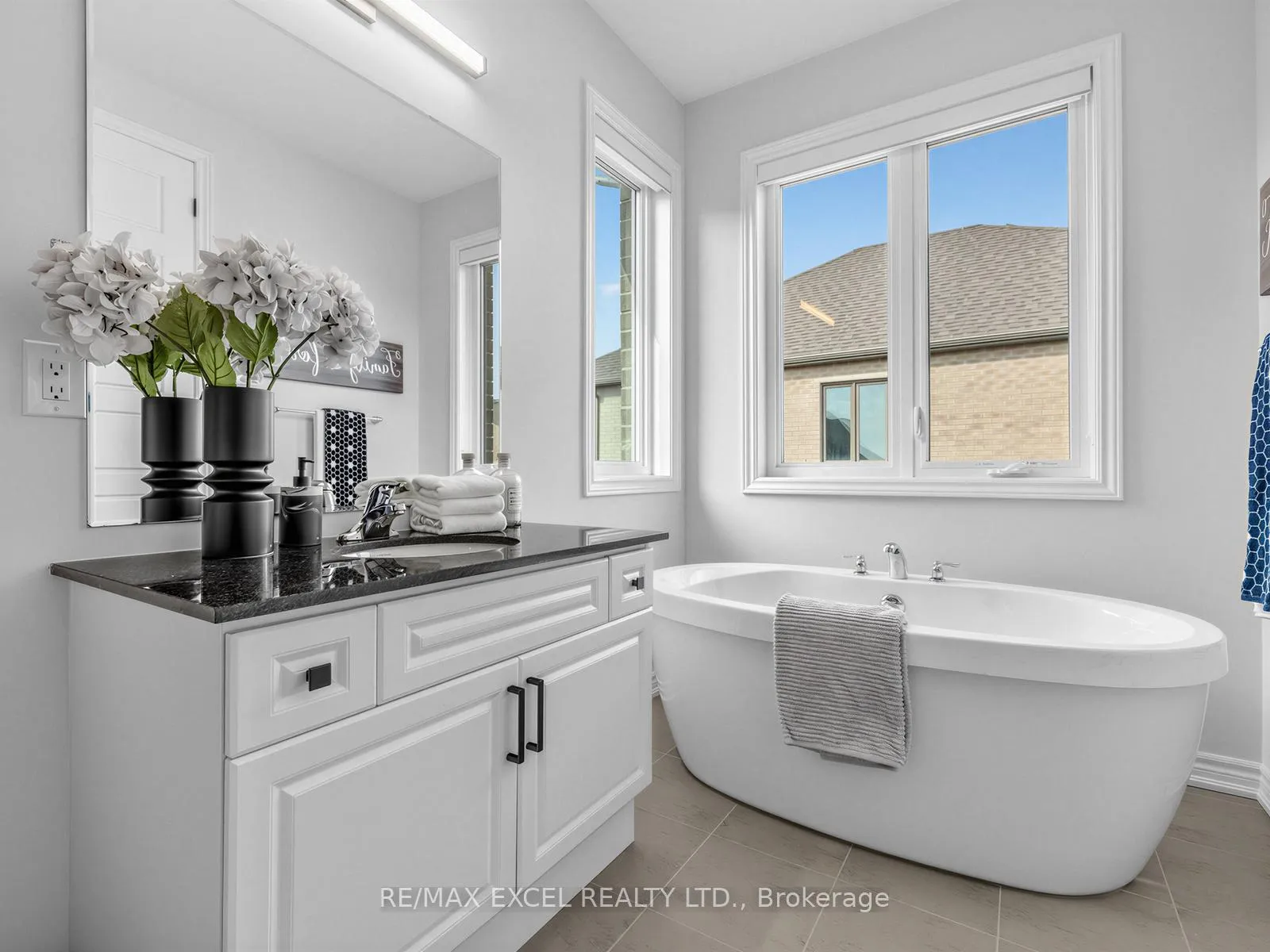 Photo 21 of 38 Navitas Crescent, Markham, Victoria Square — HOMEH