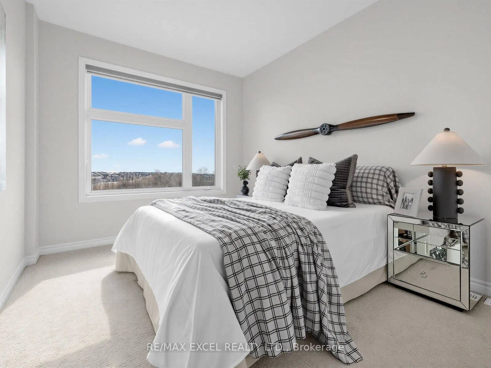 Photo 25 of 38 Navitas Crescent, Markham, Victoria Square — HOMEH