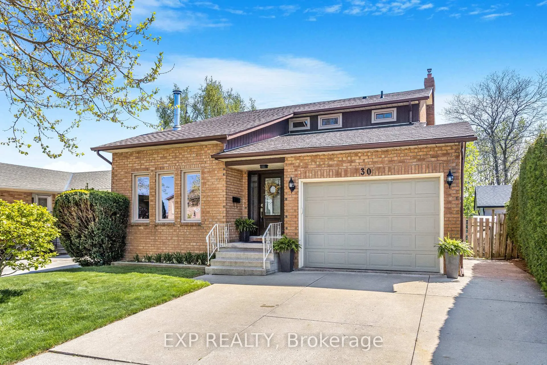 Photo 1 of 30 Guernsey Drive, Hamilton, Stoney Creek — HOMEH