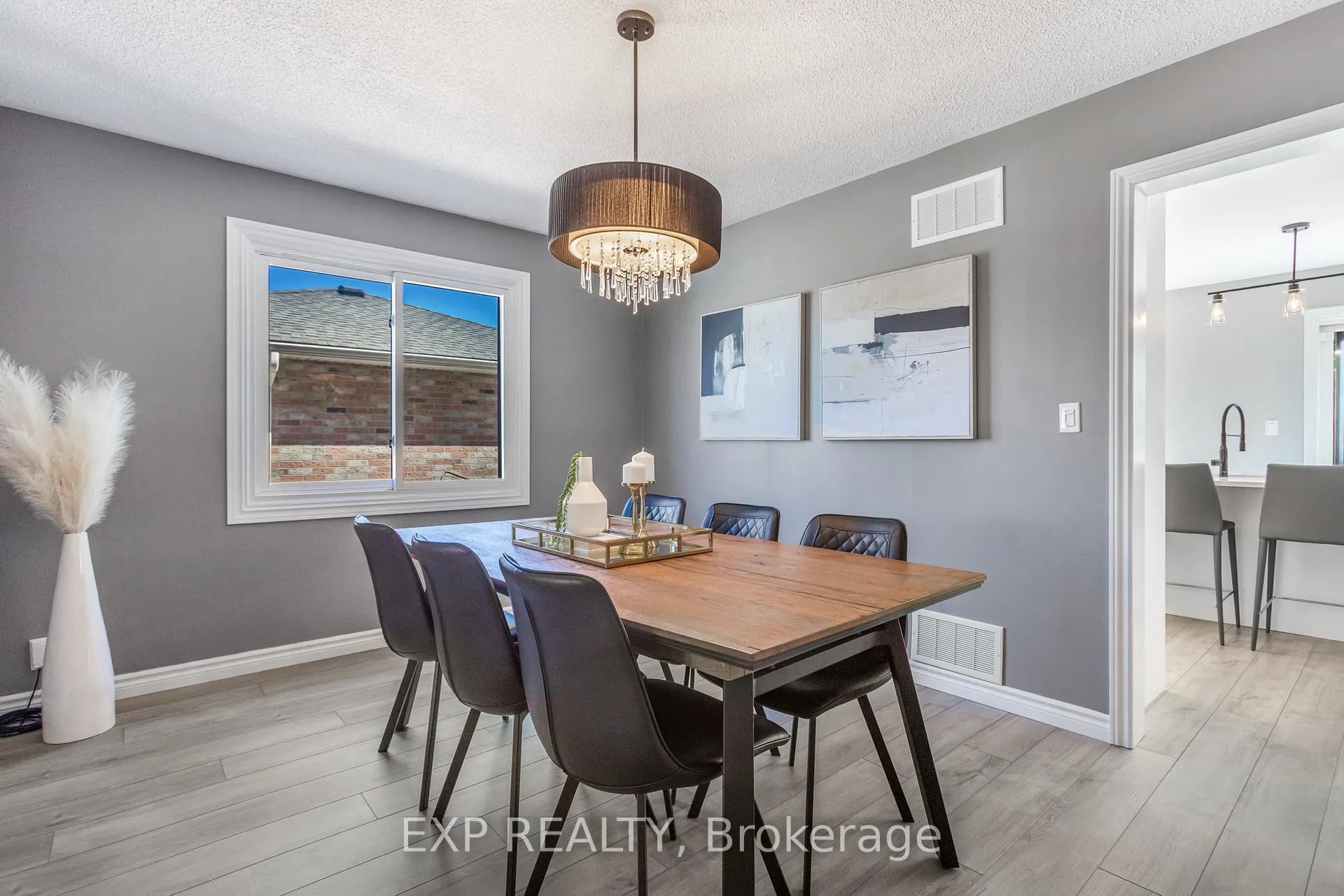 Photo 3 of 30 Guernsey Drive, Hamilton, Stoney Creek — HOMEH