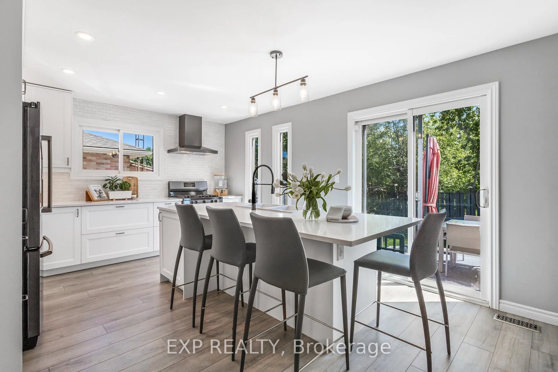 Photo 4 of 30 Guernsey Drive, Hamilton, Stoney Creek — HOMEH