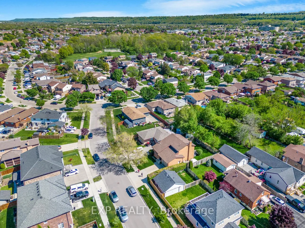Photo 5 of 30 Guernsey Drive, Hamilton, Stoney Creek — HOMEH