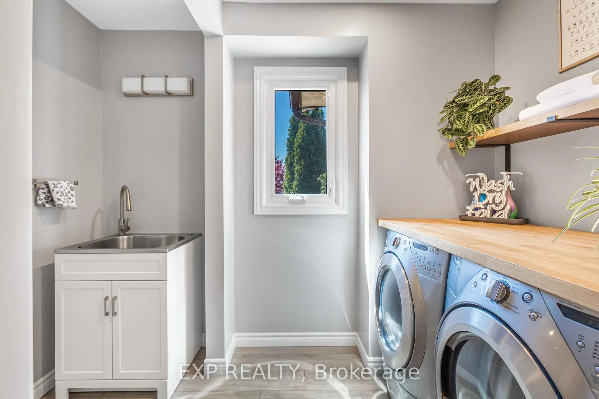 Photo 13 of 30 Guernsey Drive, Hamilton, Stoney Creek — HOMEH