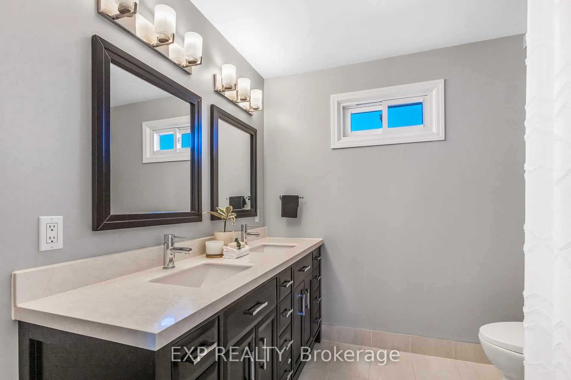 Photo 23 of 30 Guernsey Drive, Hamilton, Stoney Creek — HOMEH