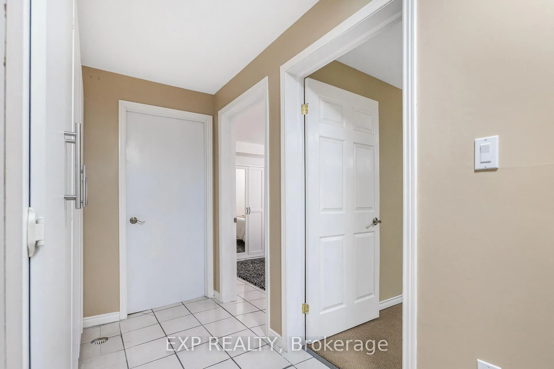 Photo 25 of 30 Guernsey Drive, Hamilton, Stoney Creek — HOMEH