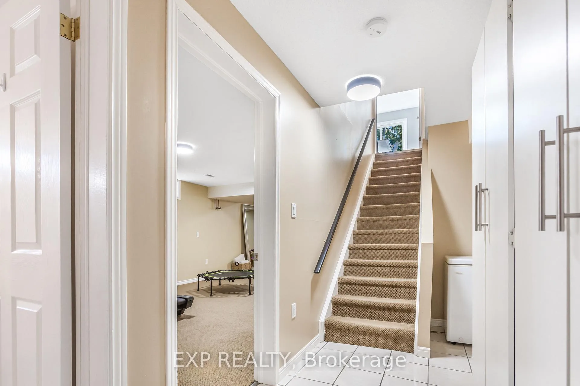 Photo 26 of 30 Guernsey Drive, Hamilton, Stoney Creek — HOMEH