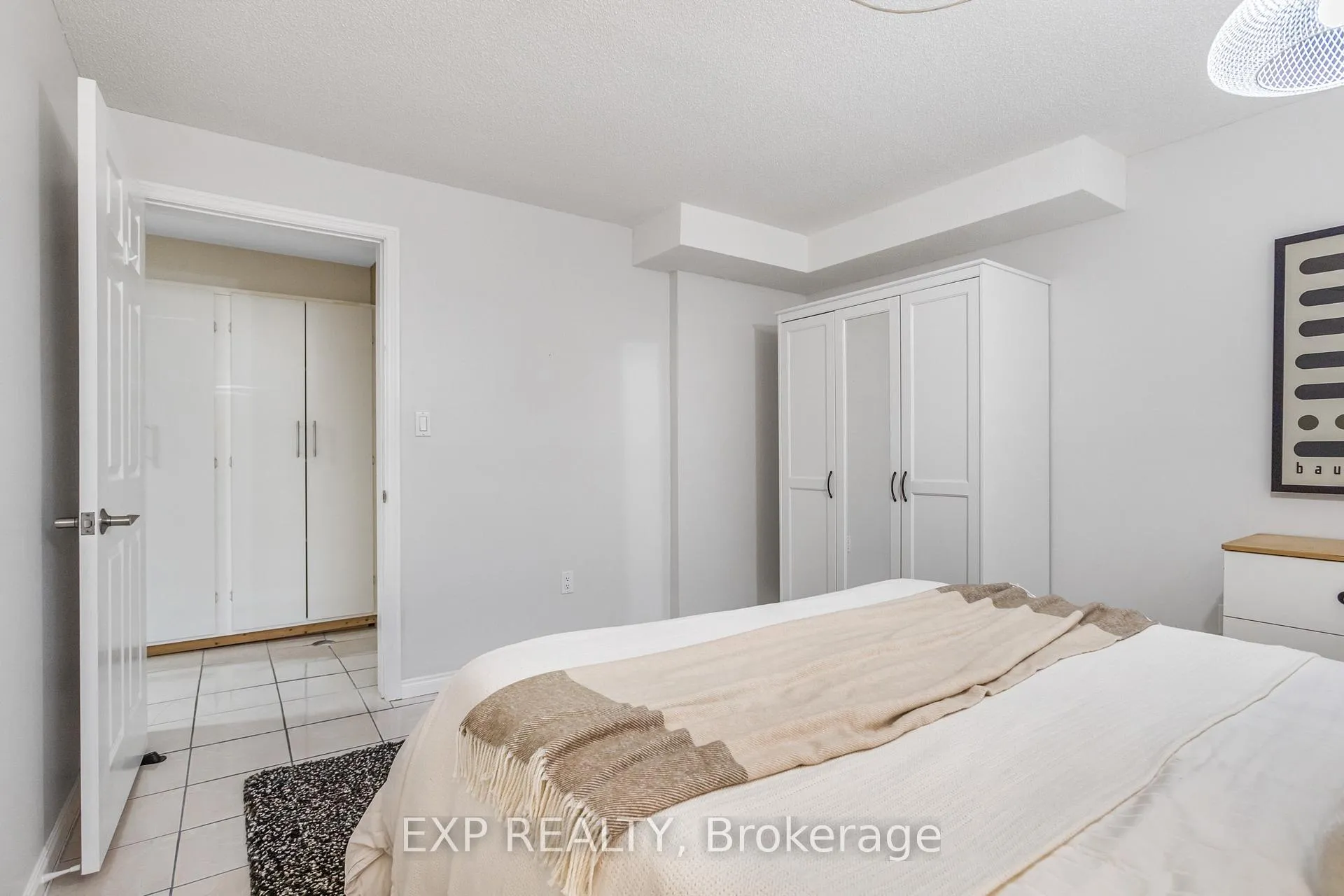 Photo 28 of 30 Guernsey Drive, Hamilton, Stoney Creek — HOMEH
