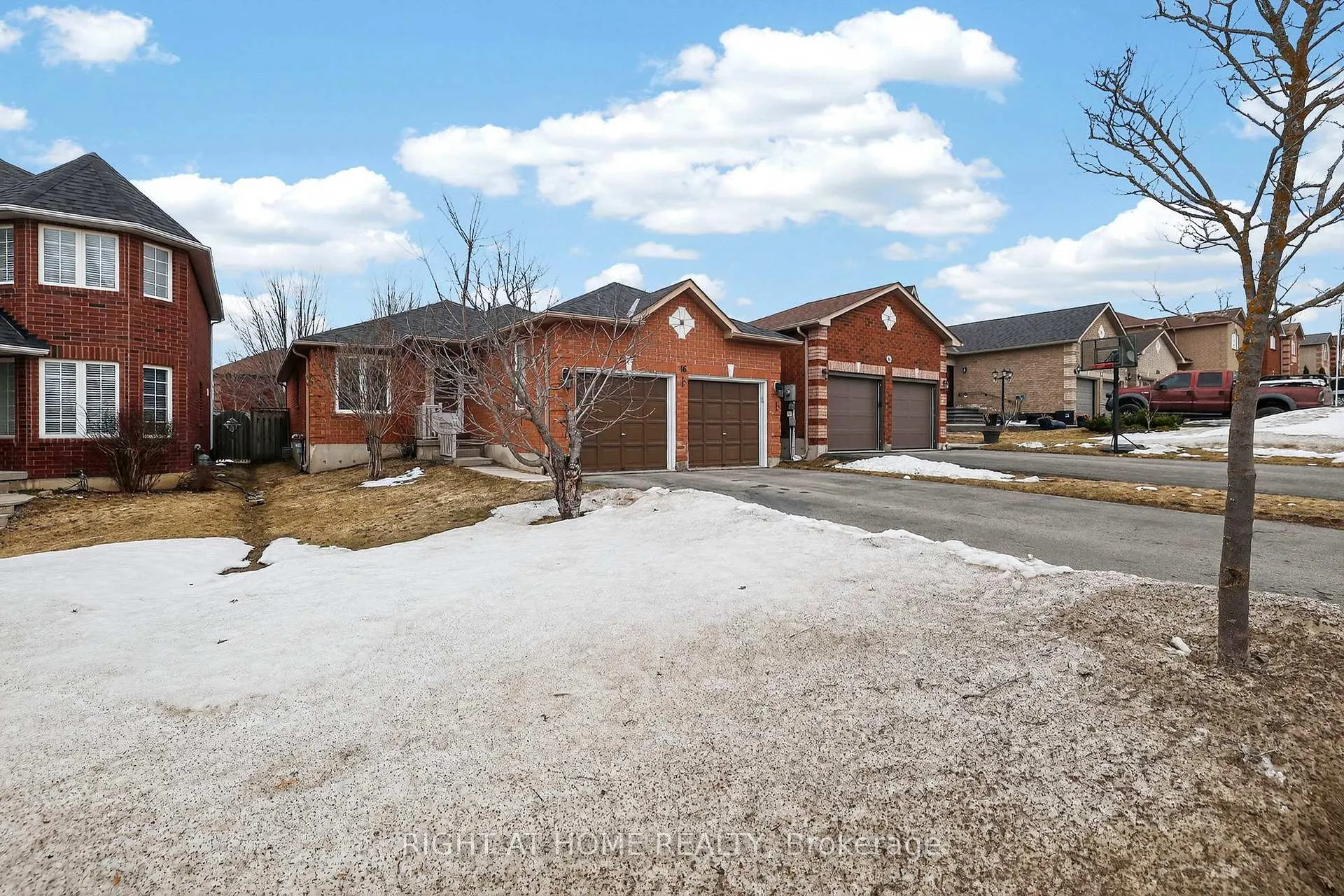 Photo 1 of 16 Glenhill Drive, Barrie, Painswick South — HOMEH