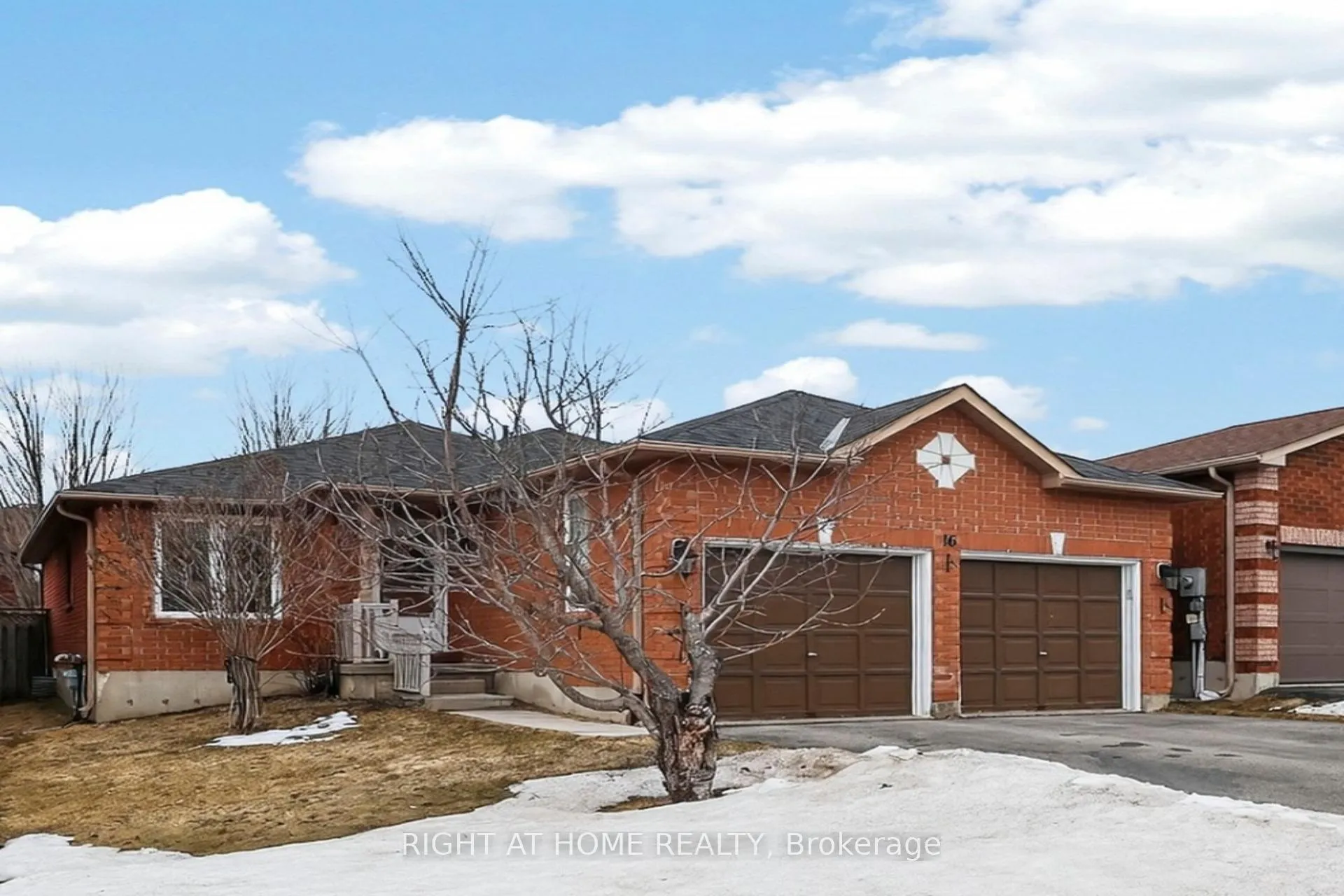 Photo 2 of 16 Glenhill Drive, Barrie, Painswick South — HOMEH