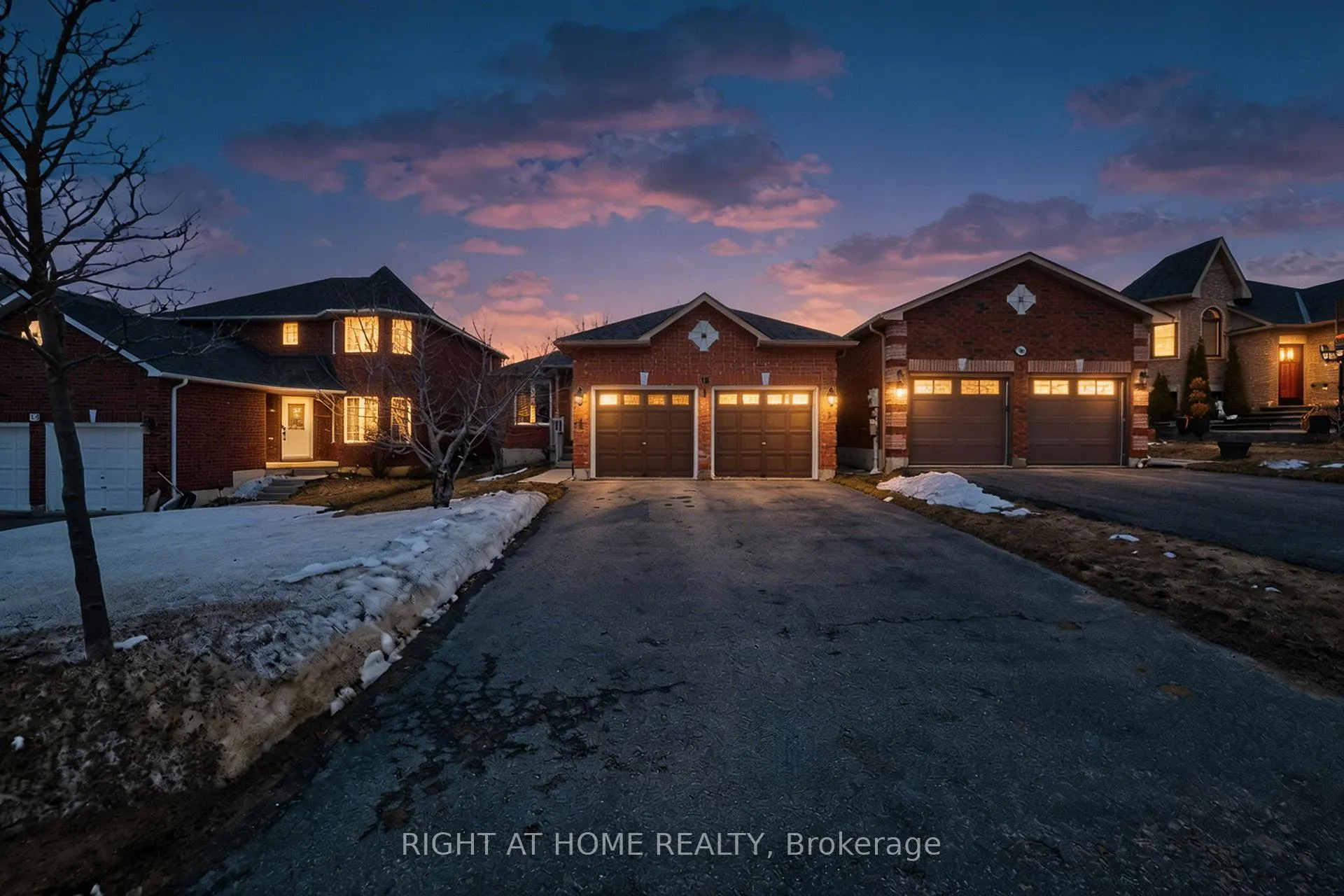 Photo 3 of 16 Glenhill Drive, Barrie, Painswick South — HOMEH