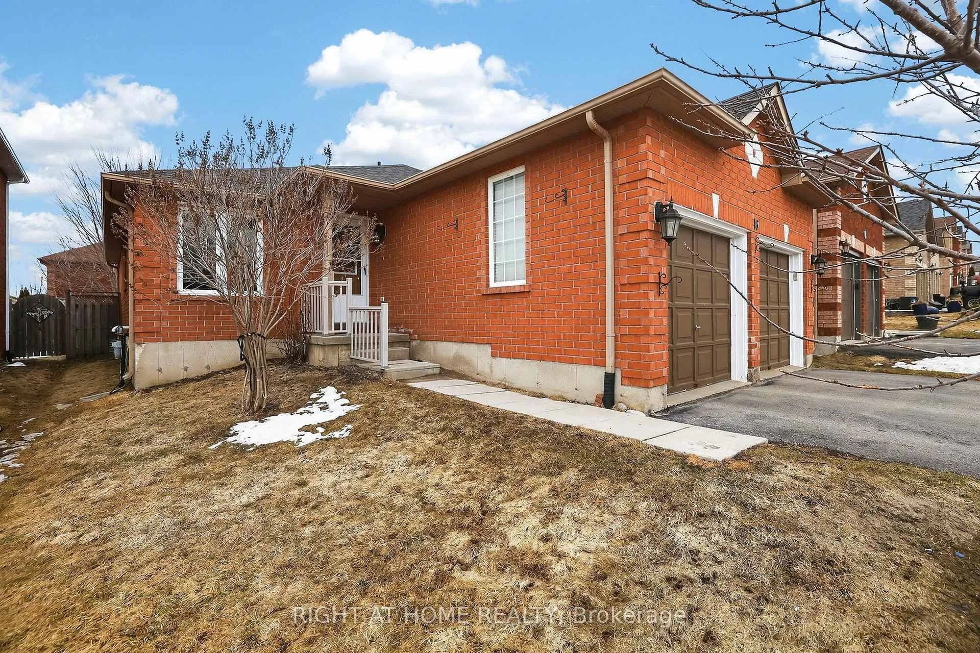 Photo 4 of 16 Glenhill Drive, Barrie, Painswick South — HOMEH