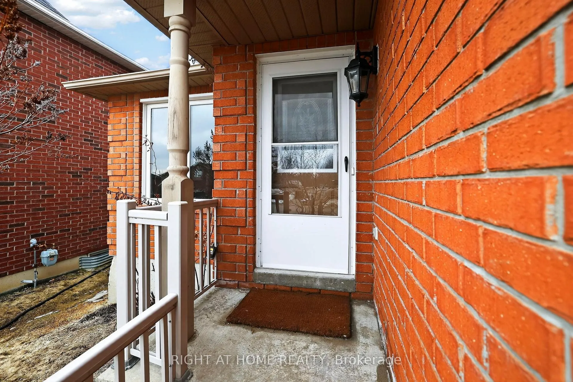 Photo 5 of 16 Glenhill Drive, Barrie, Painswick South — HOMEH