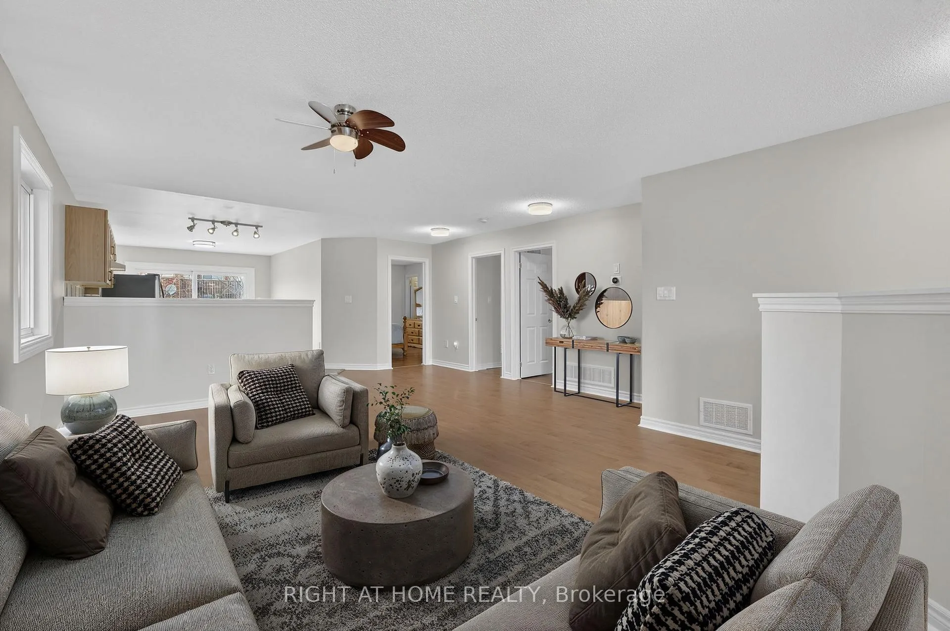 Photo 11 of 16 Glenhill Drive, Barrie, Painswick South — HOMEH