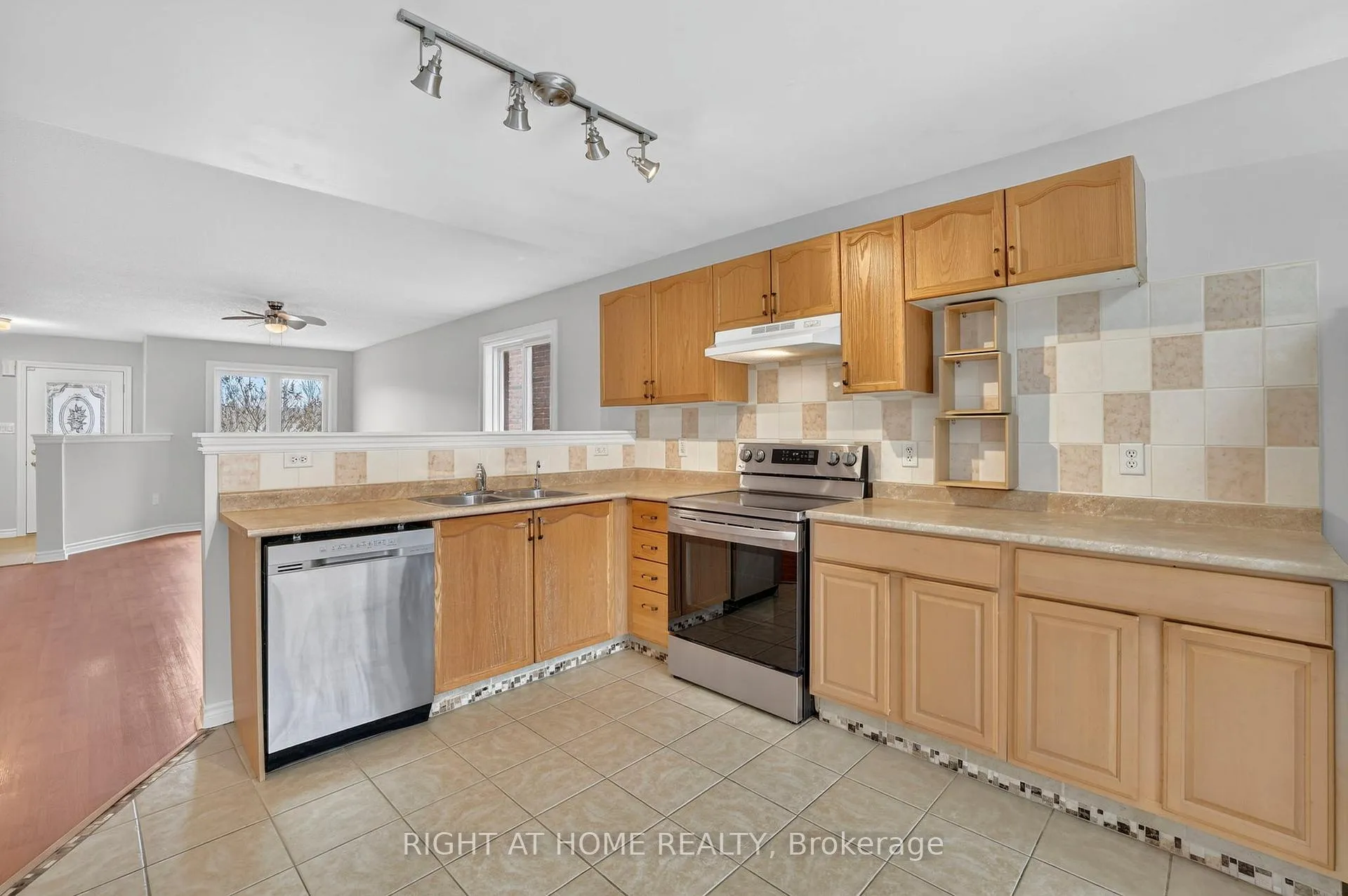 Photo 16 of 16 Glenhill Drive, Barrie, Painswick South — HOMEH