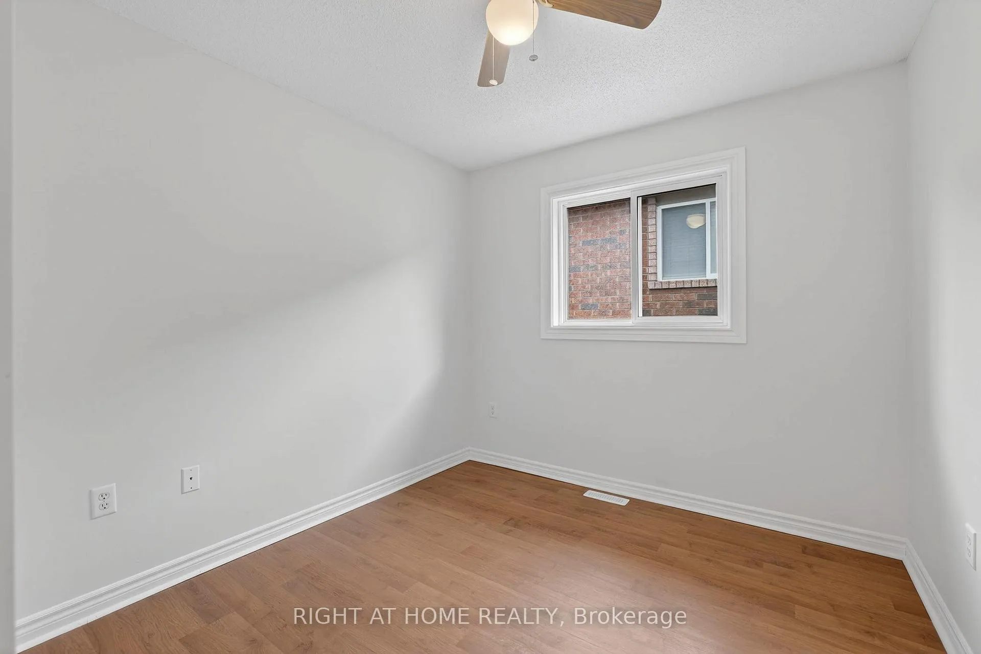 Photo 25 of 16 Glenhill Drive, Barrie, Painswick South — HOMEH