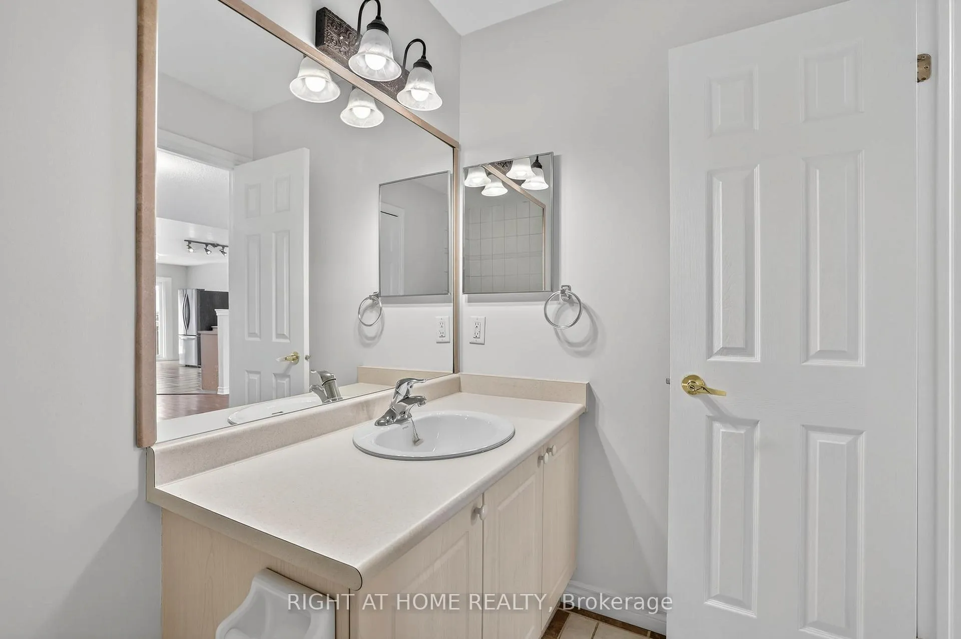 Photo 26 of 16 Glenhill Drive, Barrie, Painswick South — HOMEH