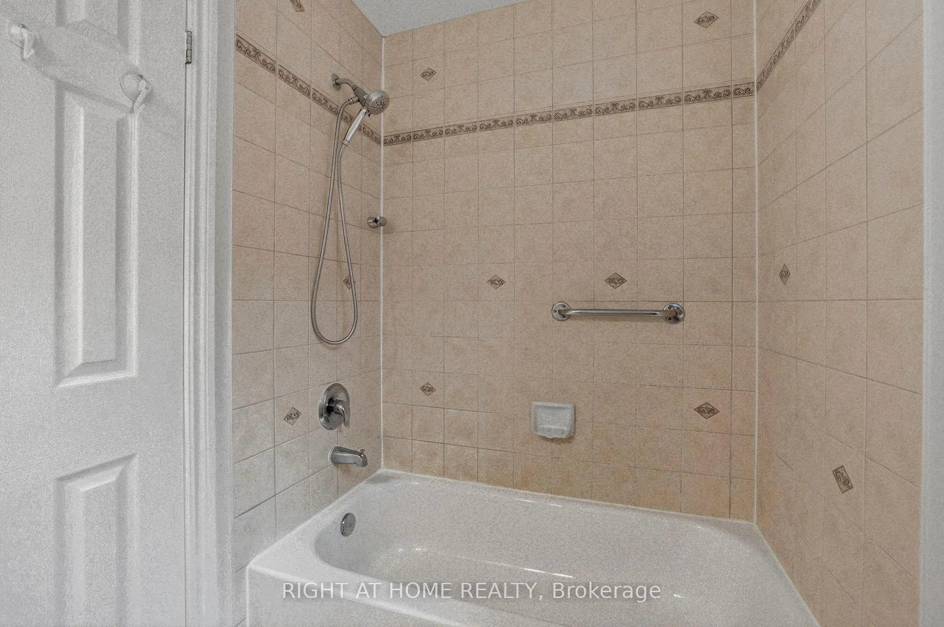 Photo 27 of 16 Glenhill Drive, Barrie, Painswick South — HOMEH
