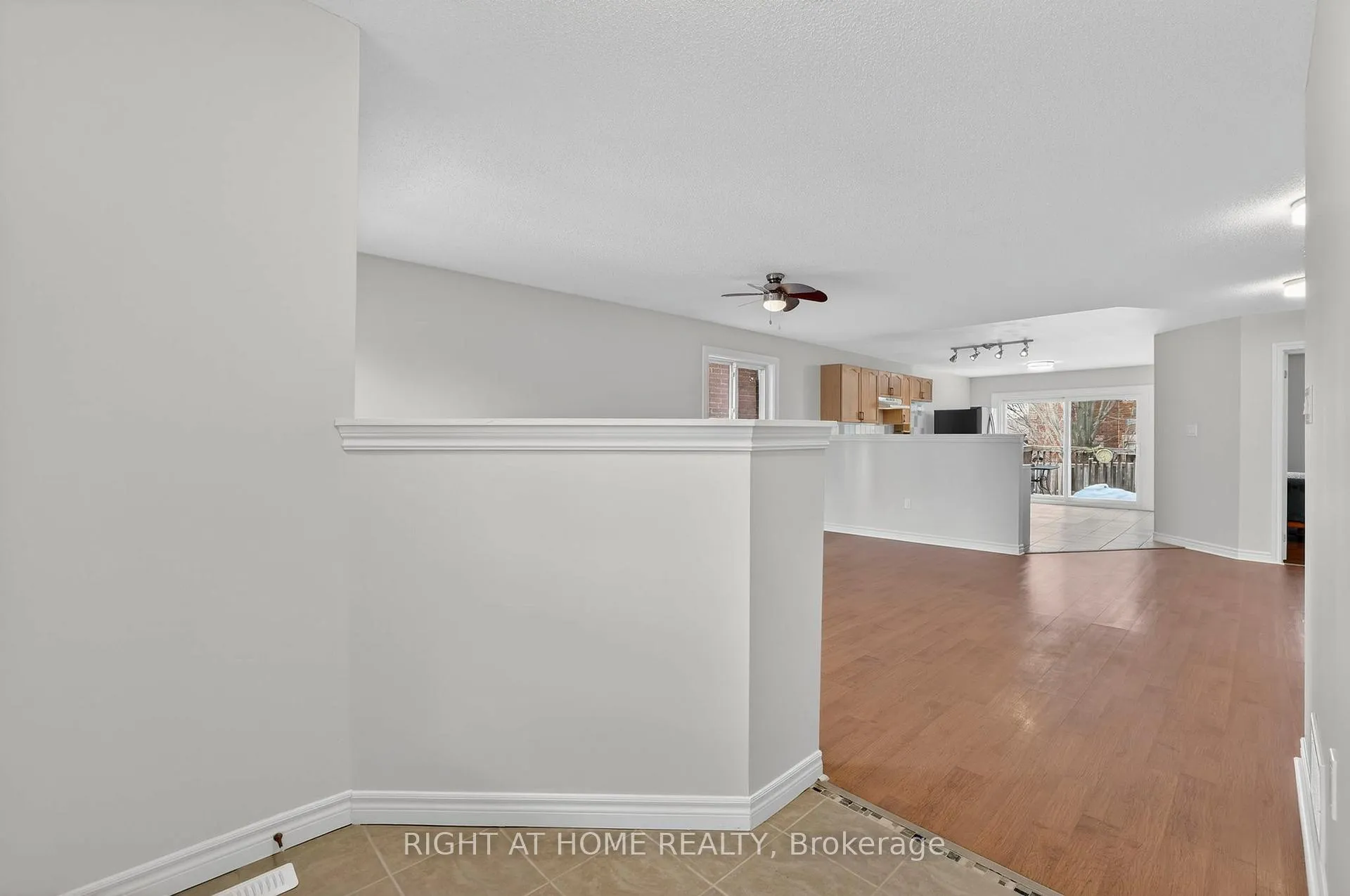 Photo 28 of 16 Glenhill Drive, Barrie, Painswick South — HOMEH