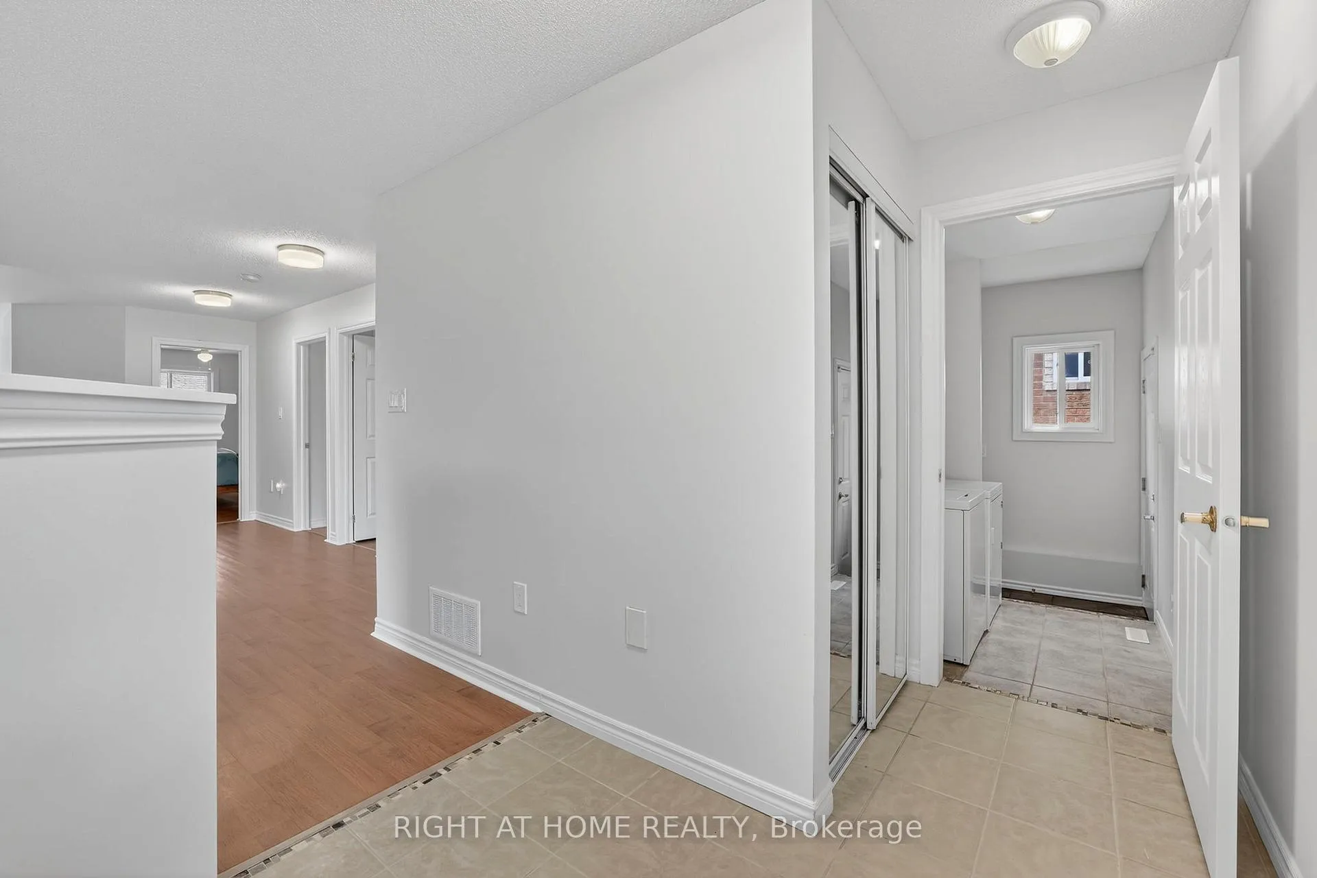 Photo 29 of 16 Glenhill Drive, Barrie, Painswick South — HOMEH