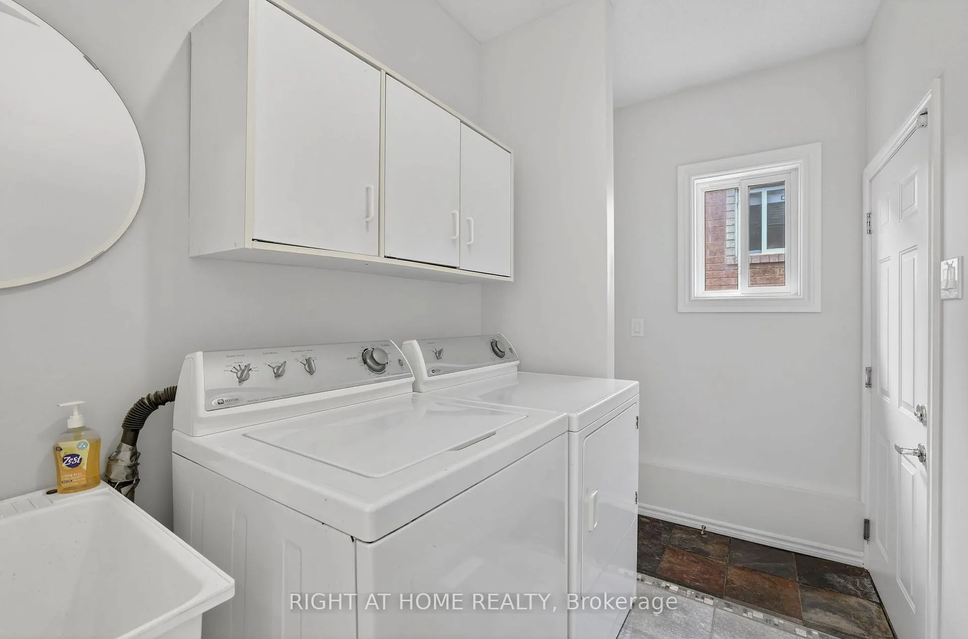 Photo 30 of 16 Glenhill Drive, Barrie, Painswick South — HOMEH