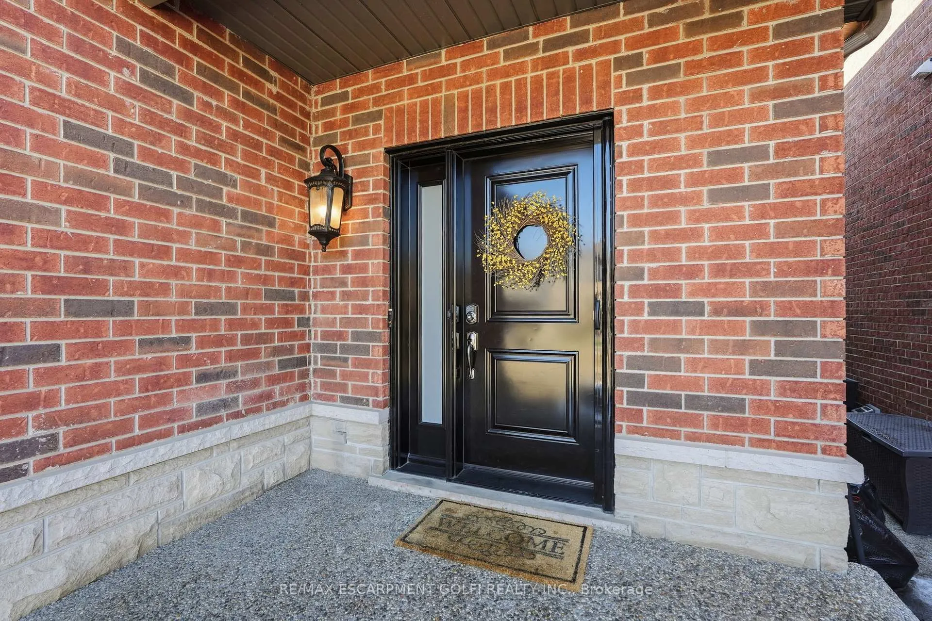 Photo 3 of 85 Carlson Street, Hamilton, Stoney Creek Mountain — HOMEH