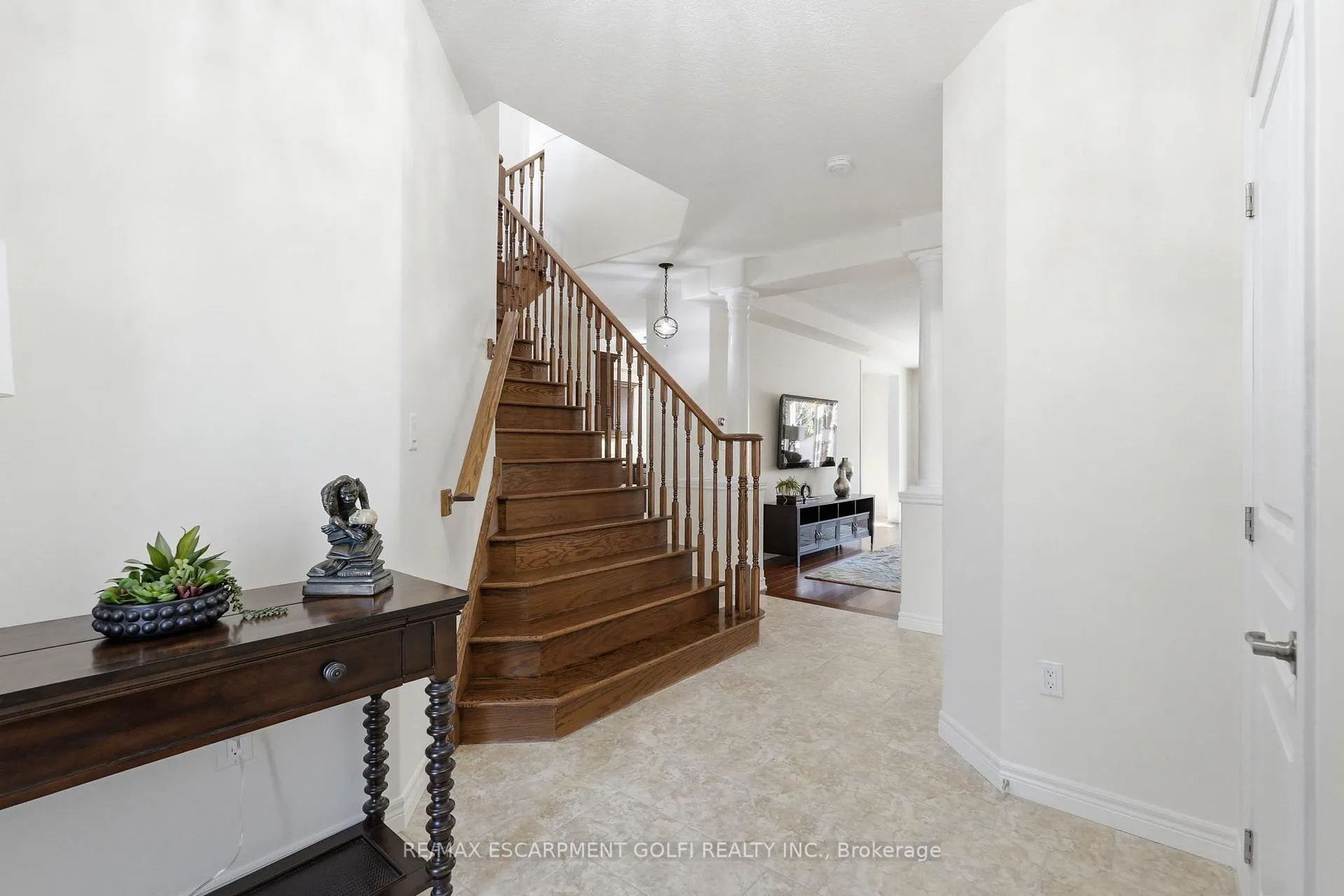 Photo 4 of 85 Carlson Street, Hamilton, Stoney Creek Mountain — HOMEH