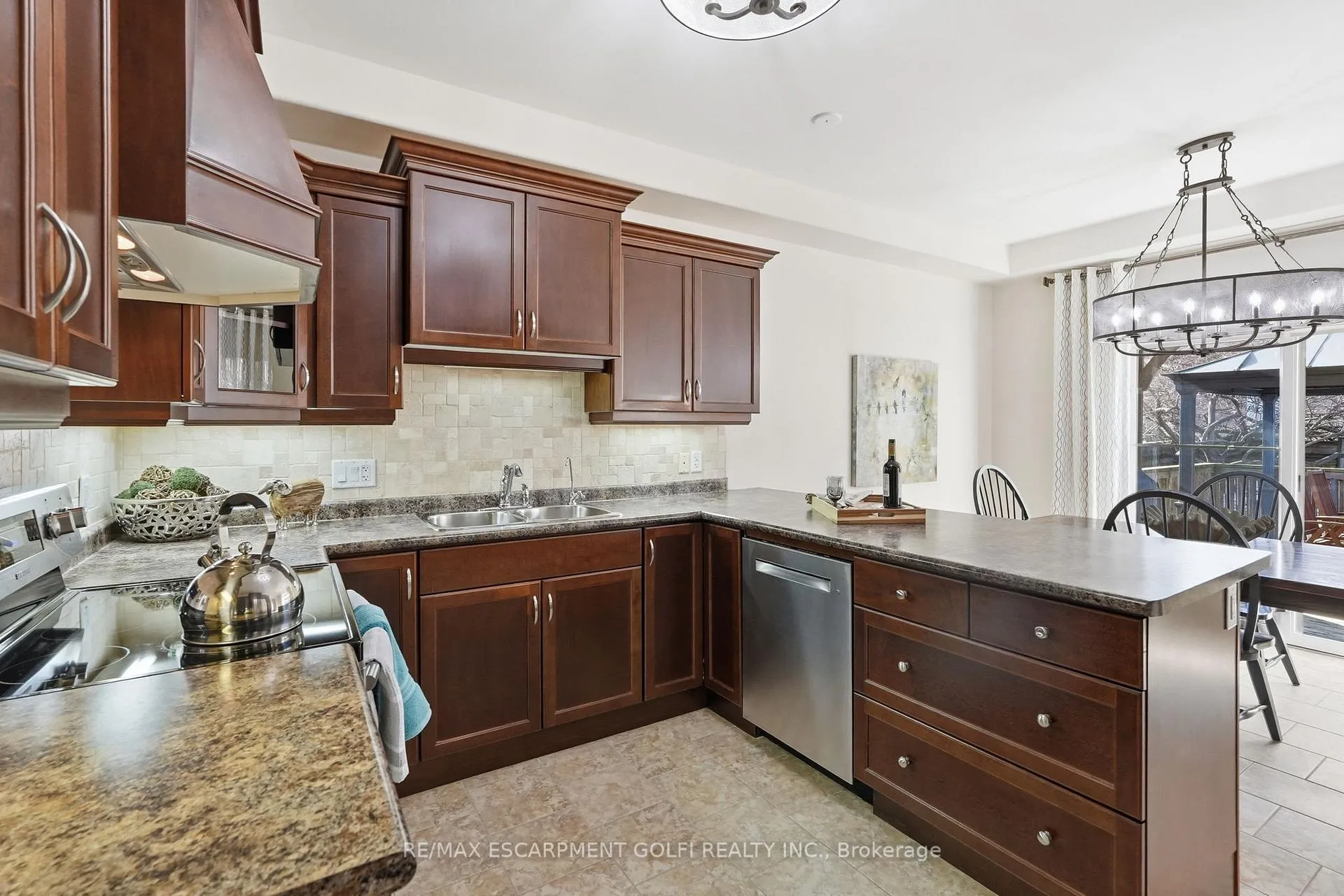Photo 7 of 85 Carlson Street, Hamilton, Stoney Creek Mountain — HOMEH
