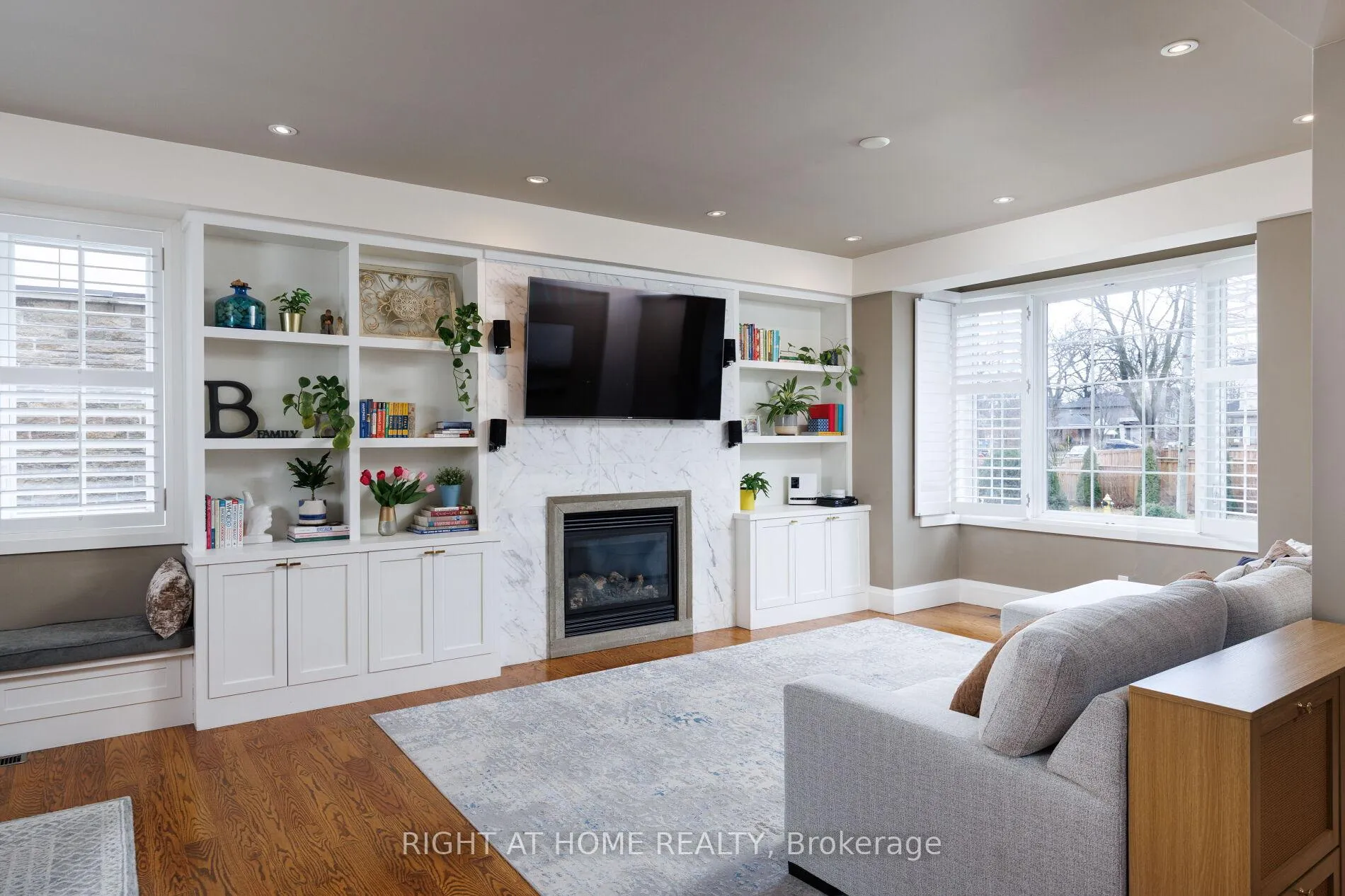 Photo 2 of 3 Dunning Crescent, Etobicoke, Alderwood — HOMEH