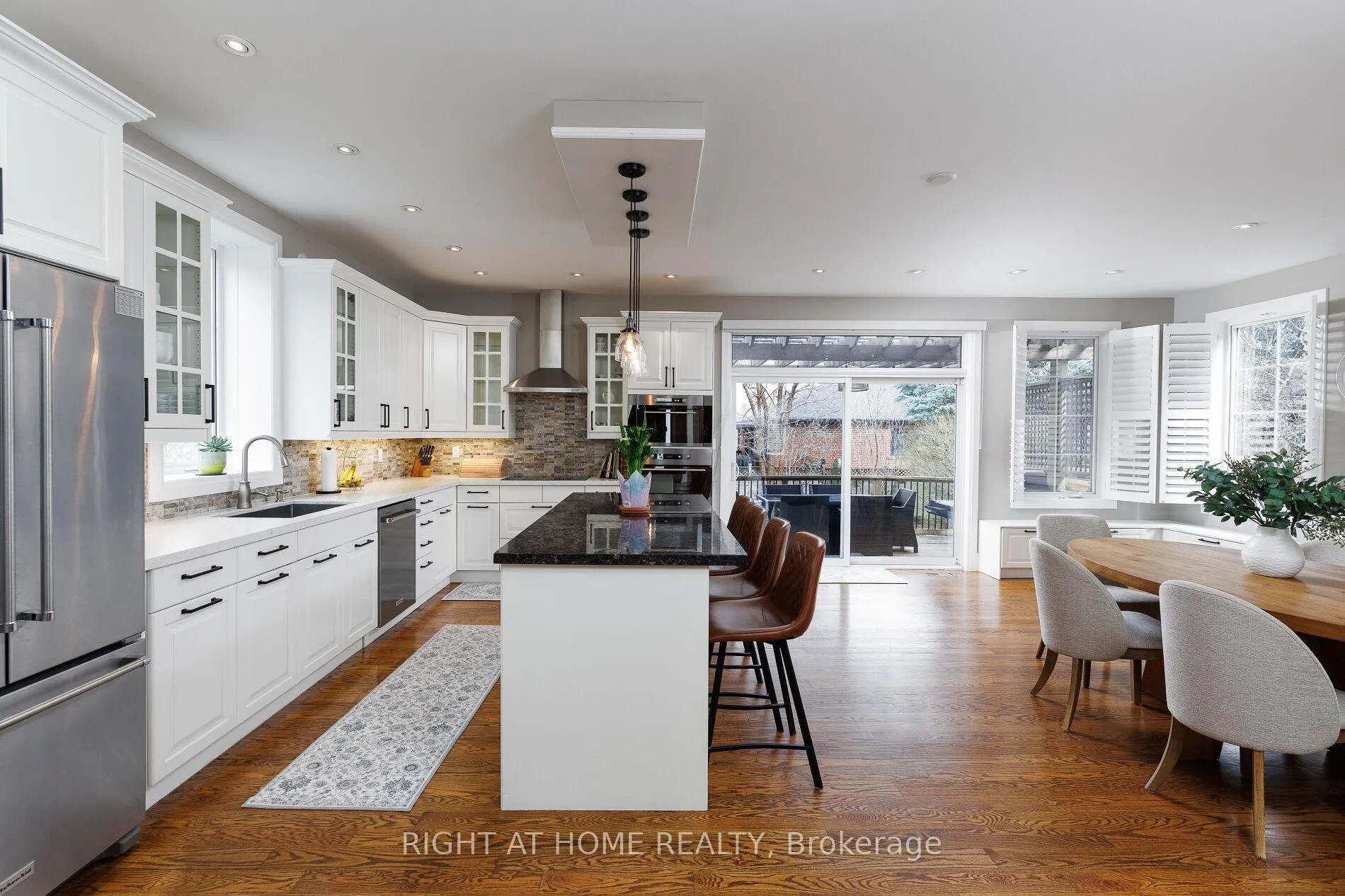 Photo 4 of 3 Dunning Crescent, Etobicoke, Alderwood — HOMEH